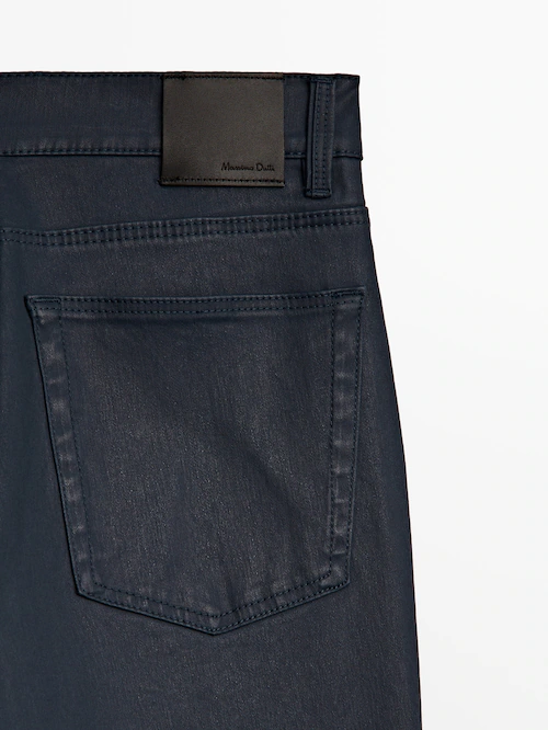 Højtaljede bukser med coating og lige ben - Massimo