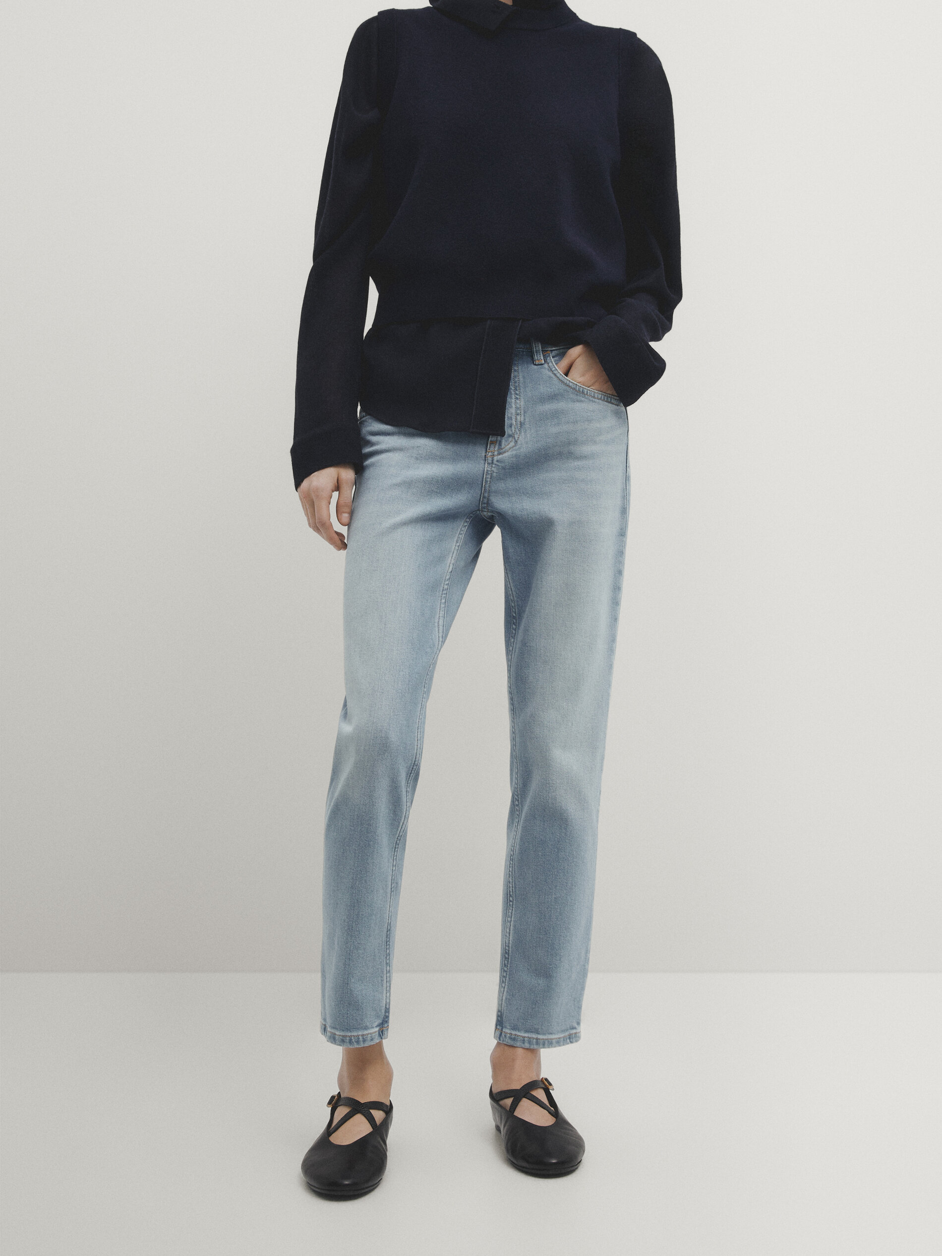 JEANS TIRO MEDIO SLIM CROPPED BLEACH