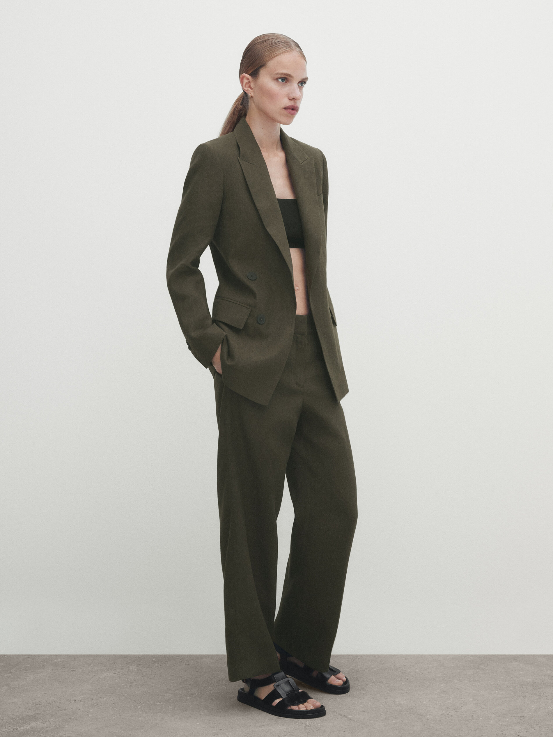 Technical trousers with darts · Pale Green, Cream · Dressy | Massimo Dutti