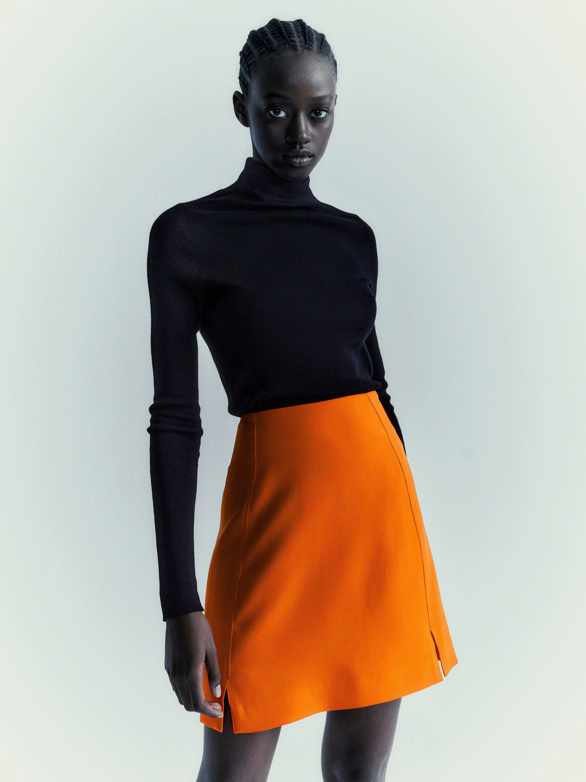 Short skirt with slits