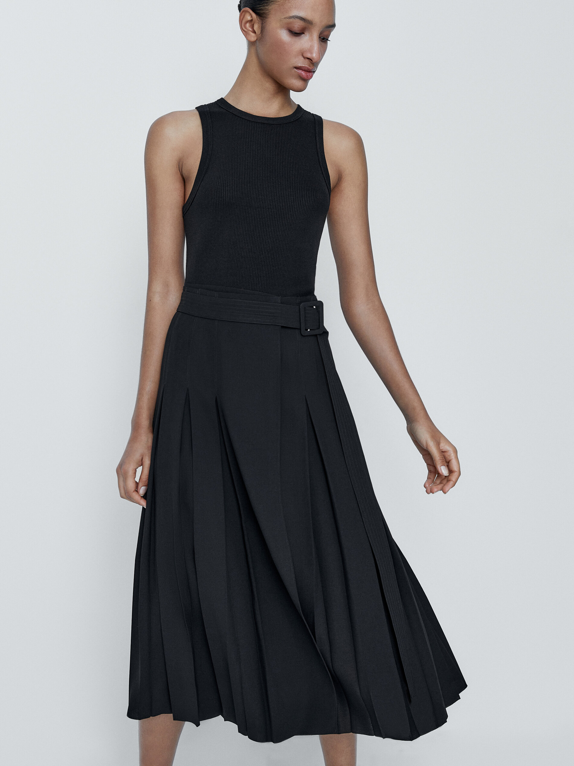 Black midi skirt online pleated