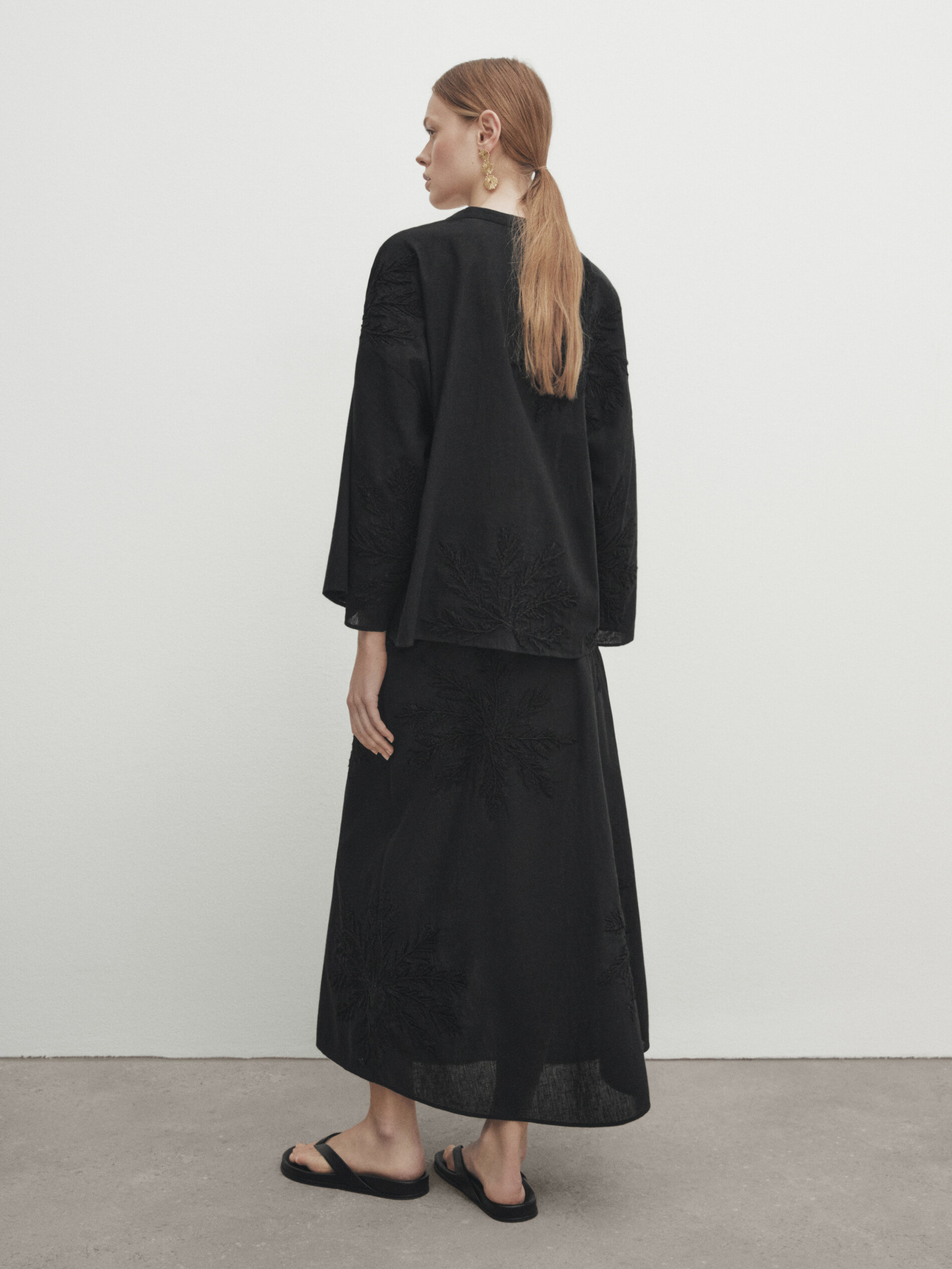 Halflange rok met borduursel