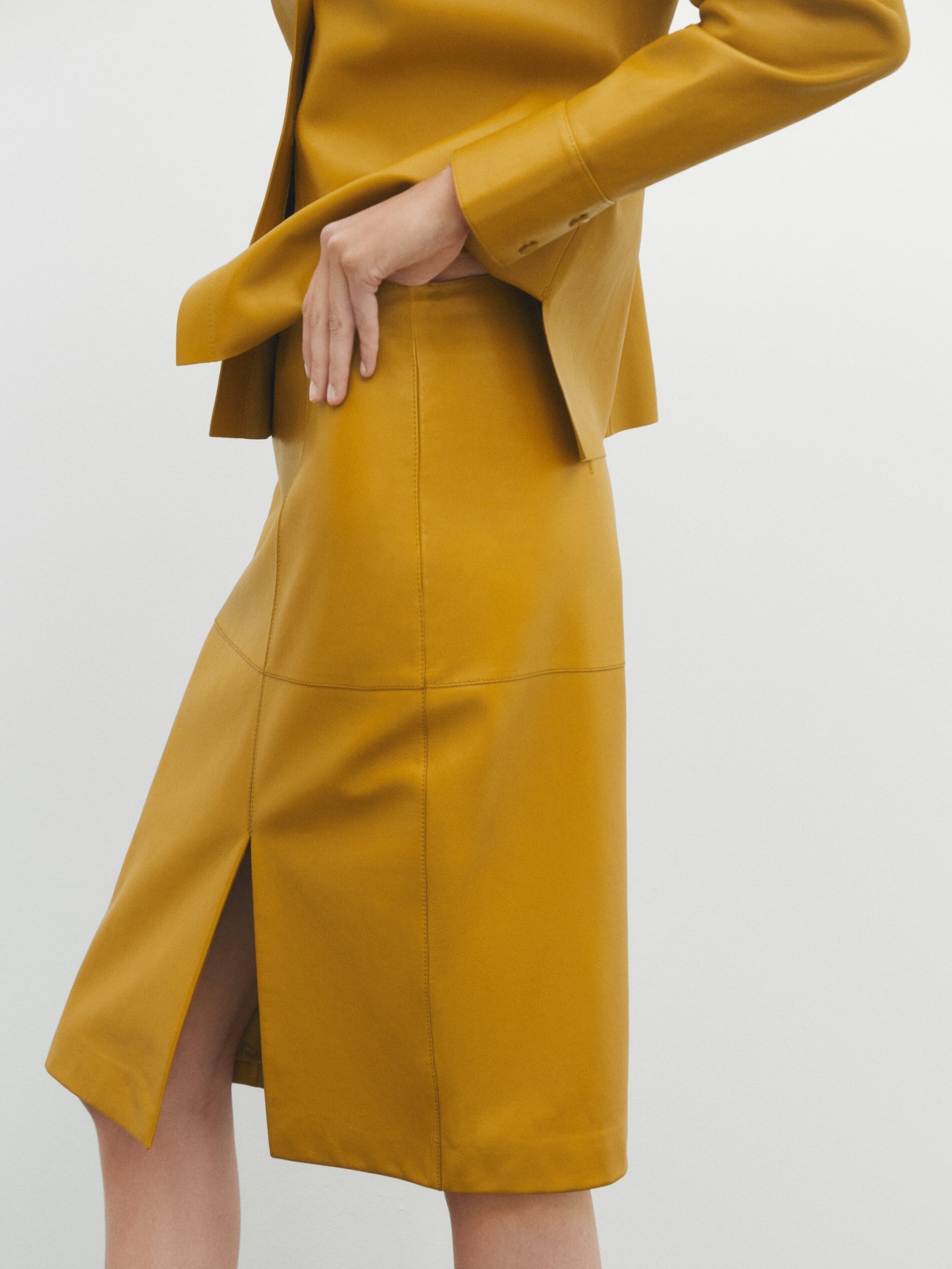 Jupe midi en cuir nappa