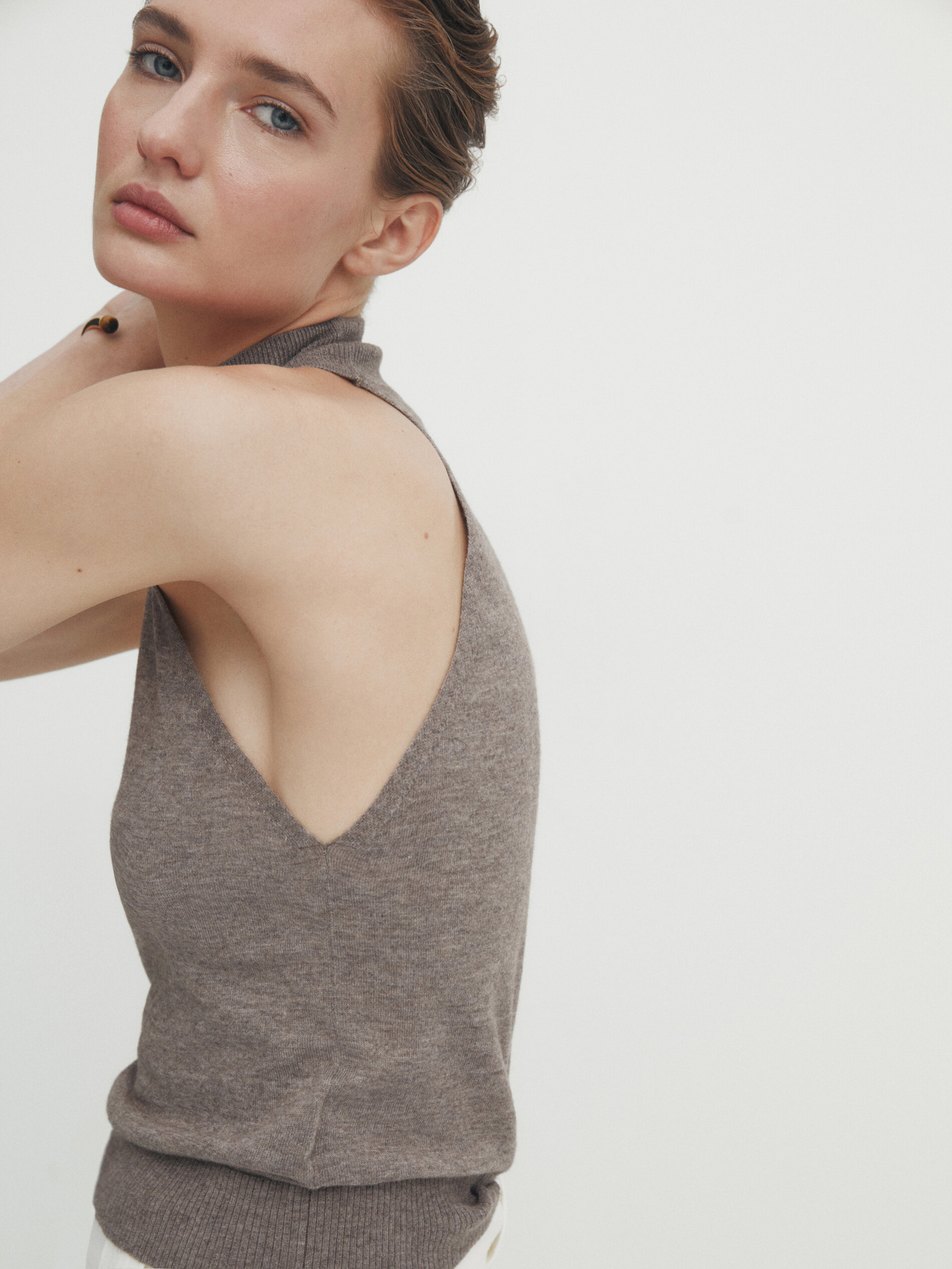 Sleeveless mock turtleneck sweater shop