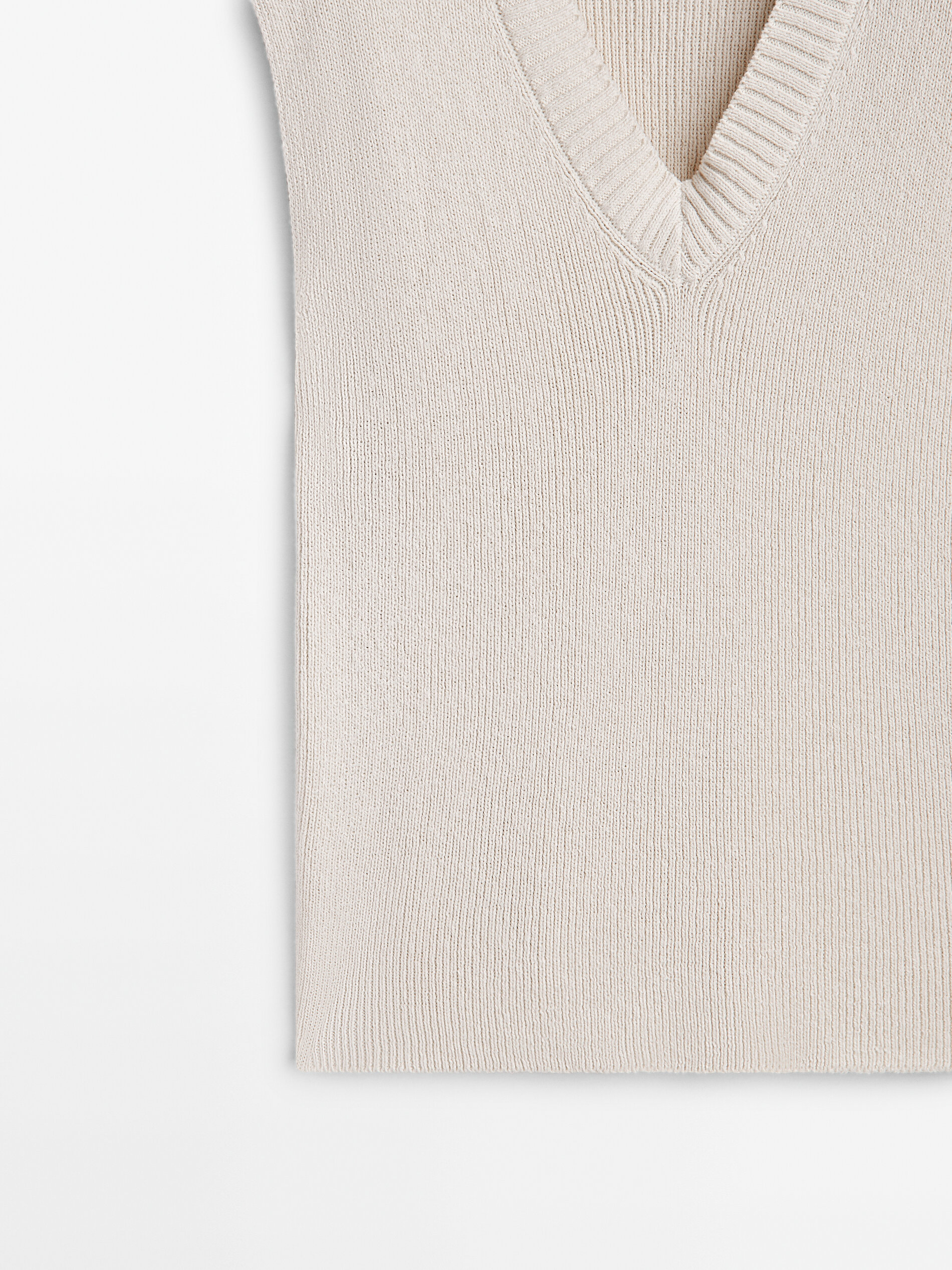 V neck knit vest