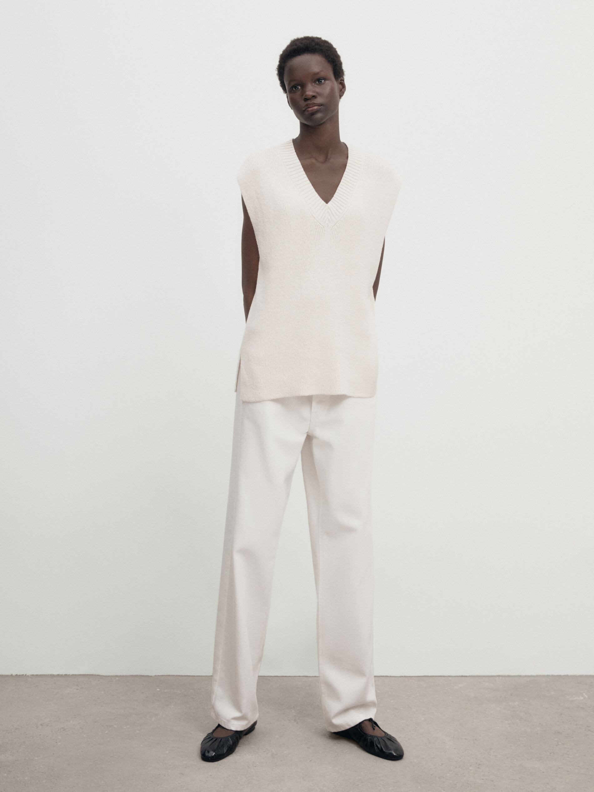 V neck knit vest Cream Sweaters And Cardigans Massimo Dutti