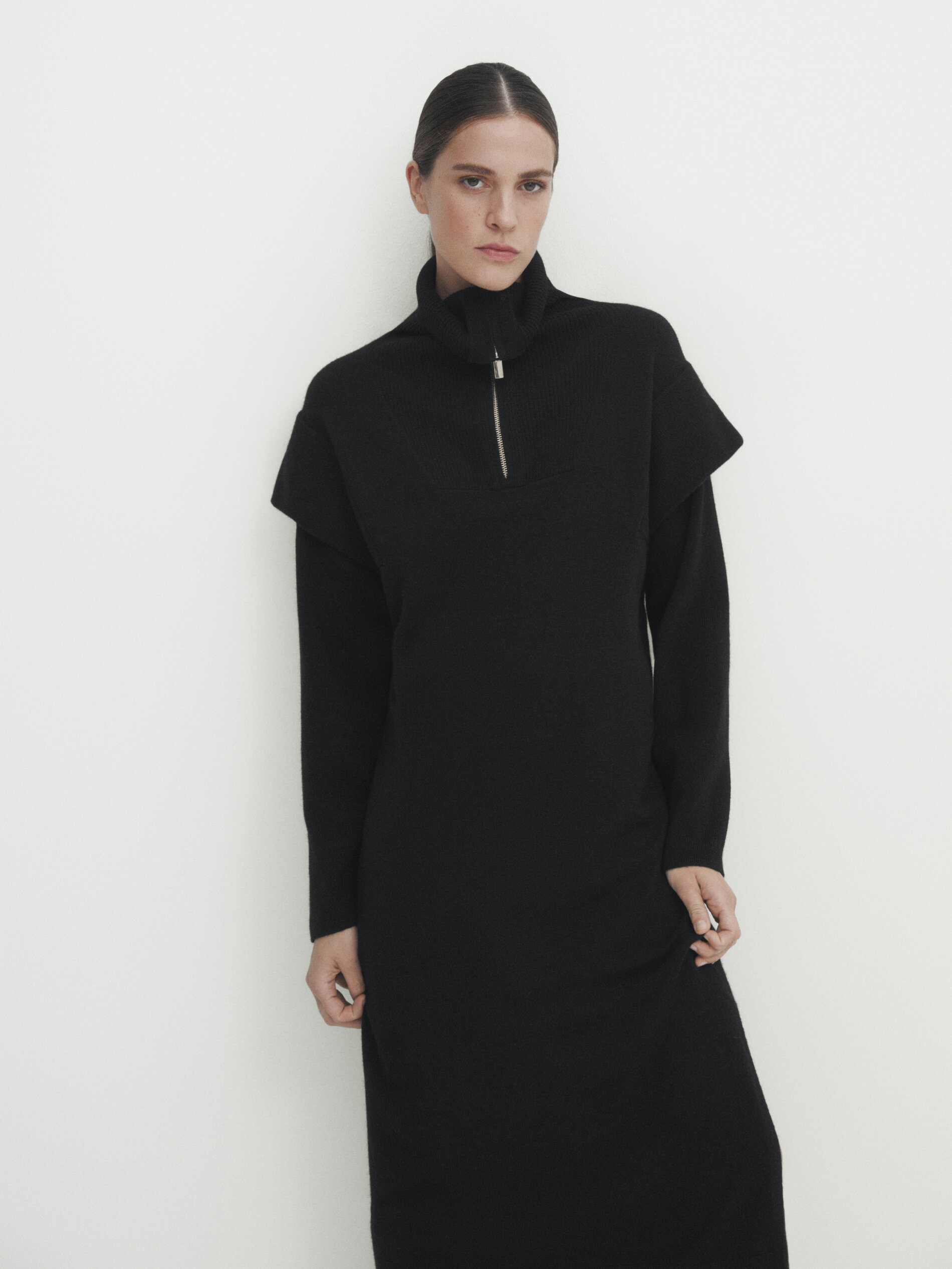 Tricot jurk met rits aan de hals en schouderdetail Zwart