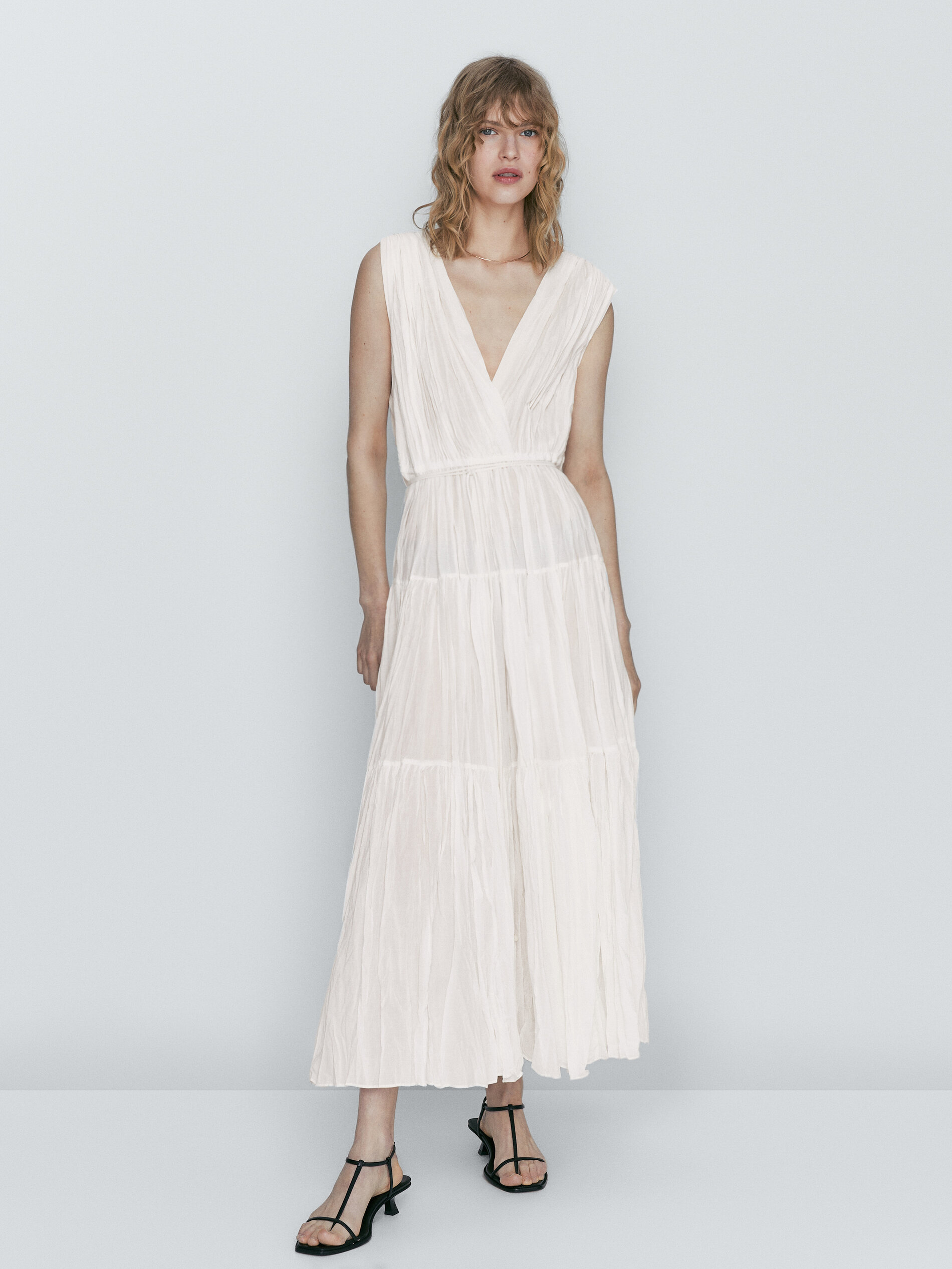 Pleated dress with drawstring