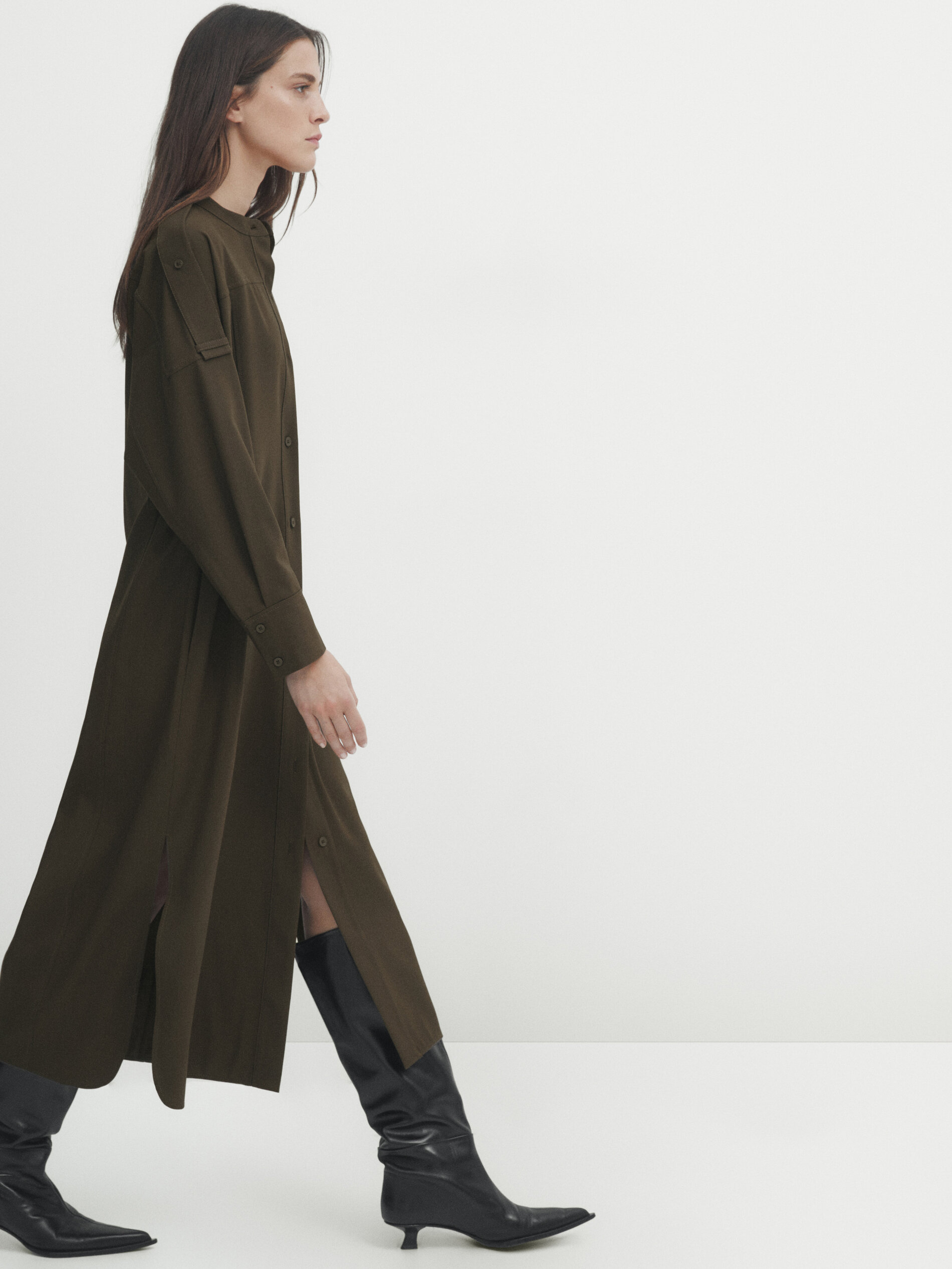Vestido camiseiro detalle ombros Caqui Vestir vestidos E
