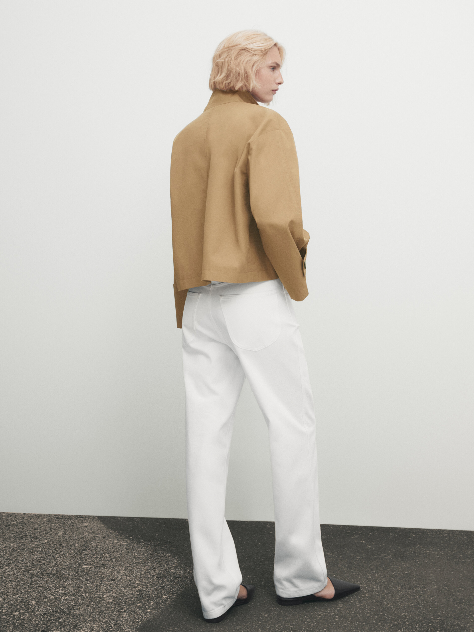 Cropped jacket with contrast detail