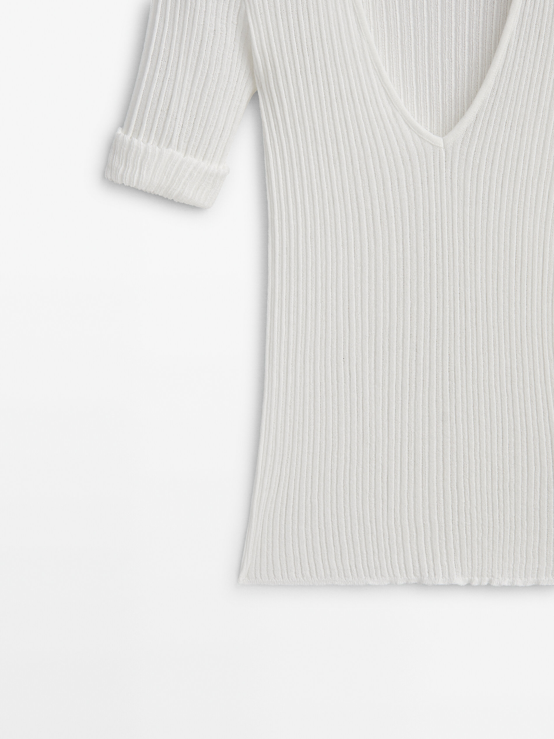 Open knit ribbed V-neck top · Cream · T-shirts | Massimo Dutti