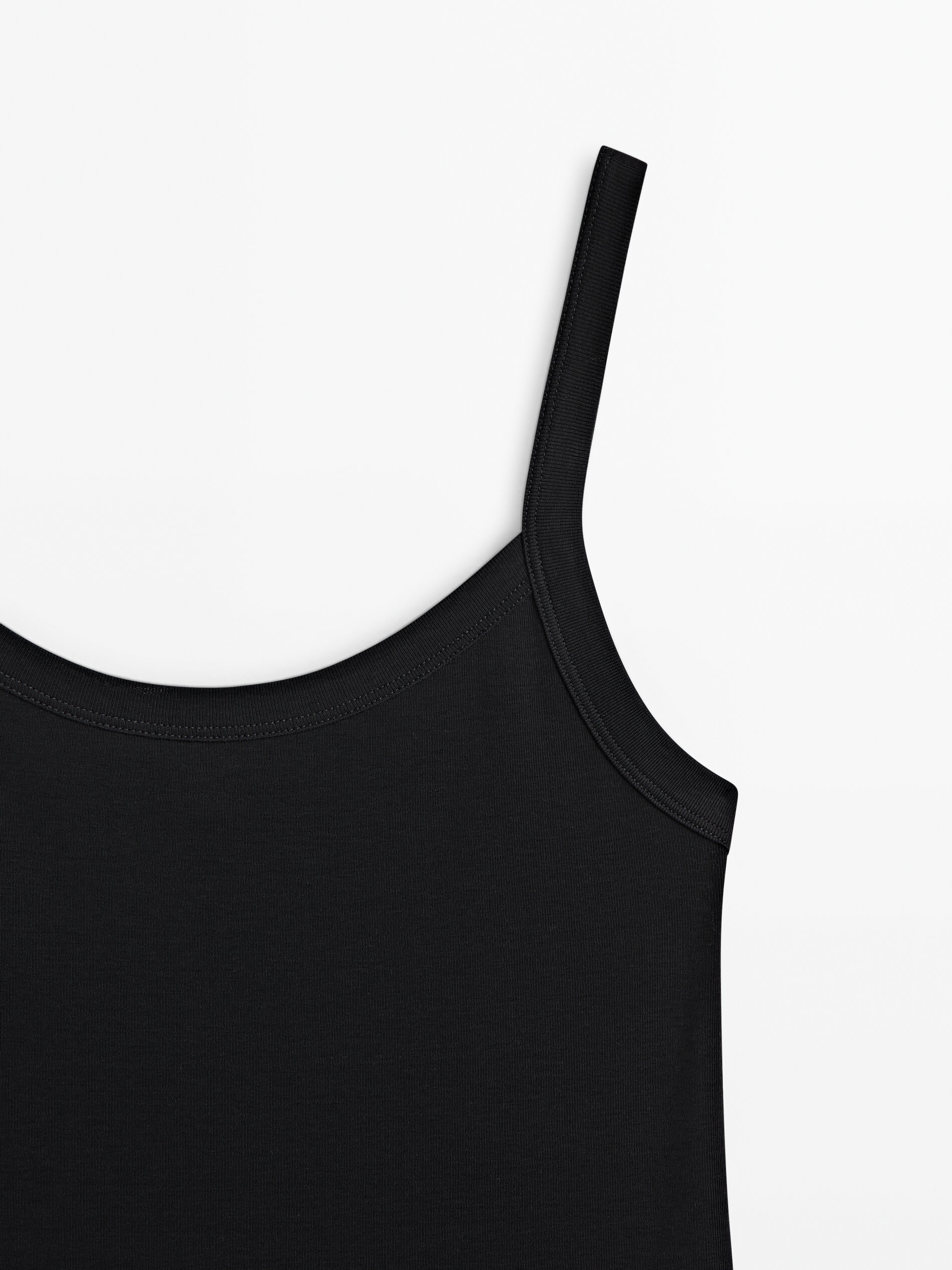 Massimo dutti camiseta hombreras sales