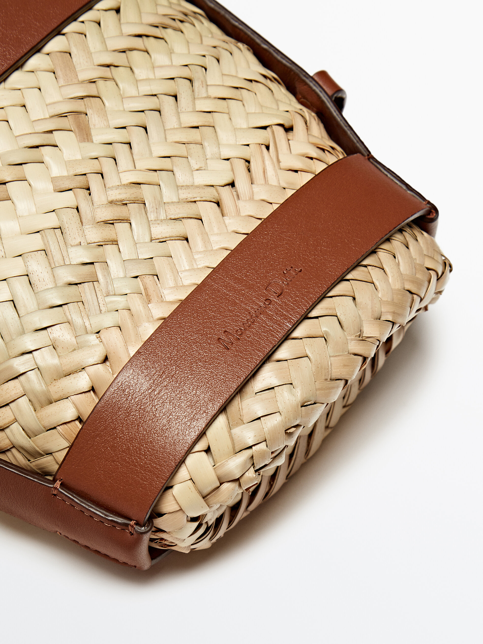 Mini woven basket bag detachable pouch