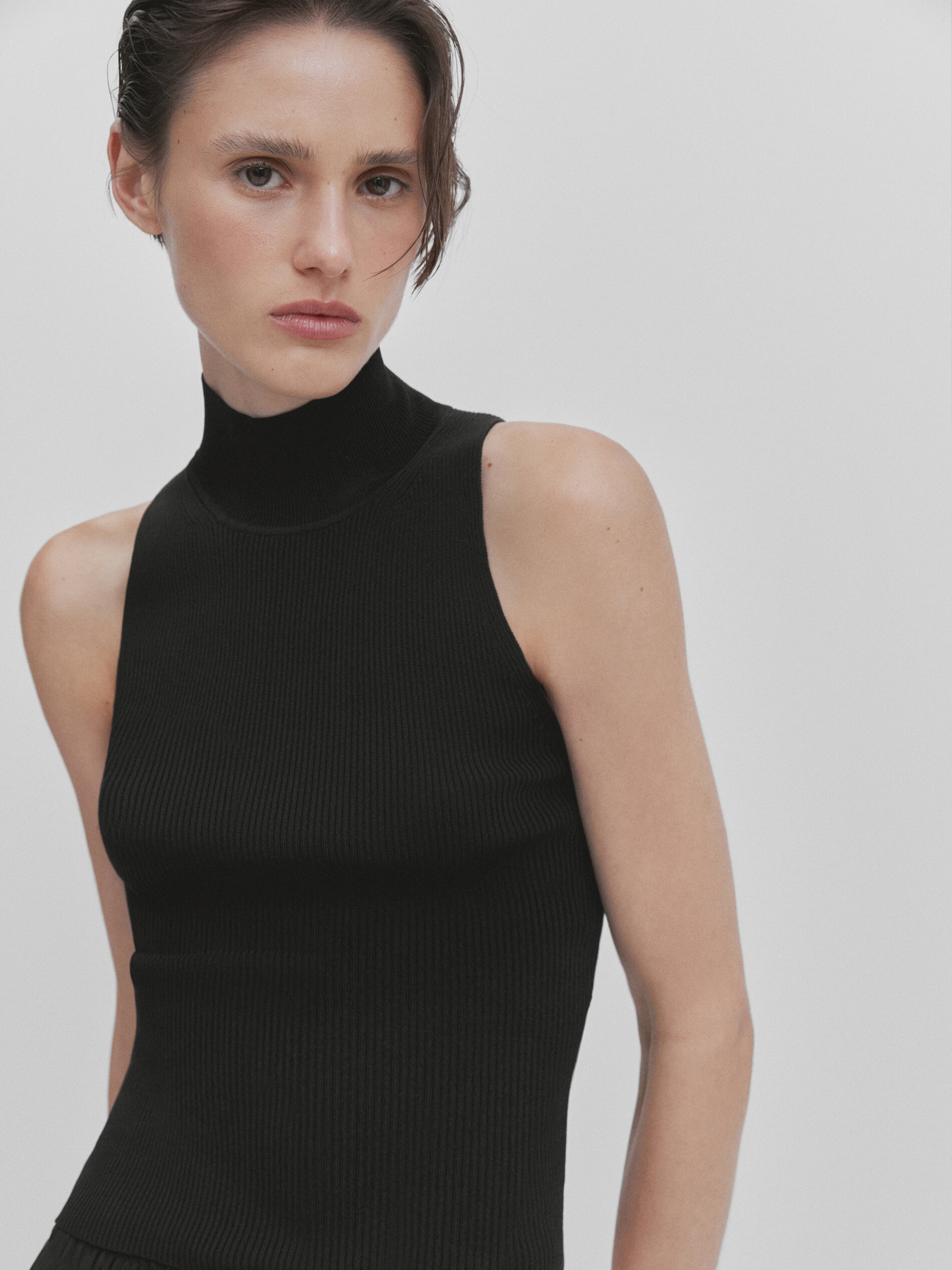 Black ribbed online halter top