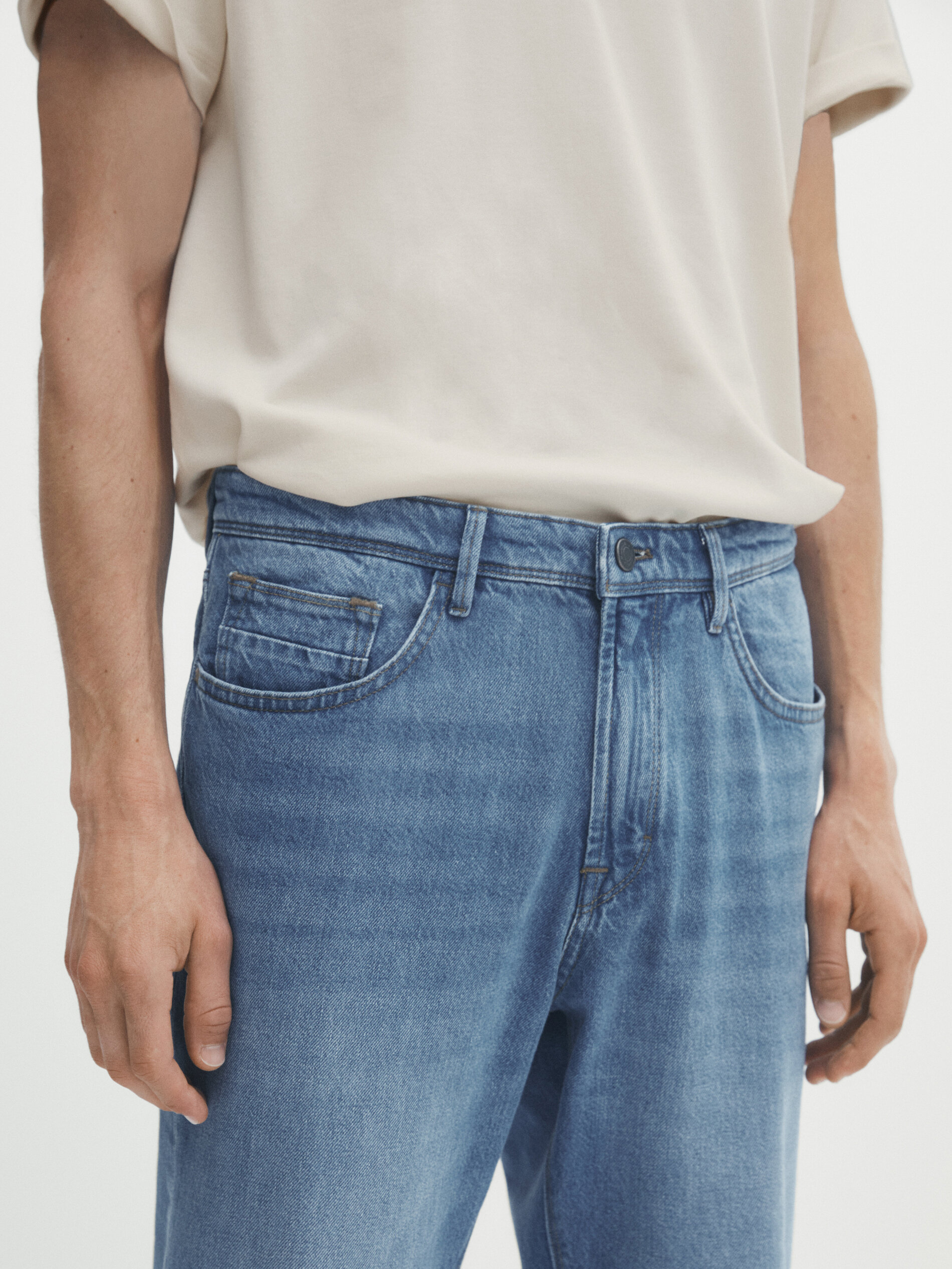 Tapered fit mid bleach jeans · Indigo · Dressy | Massimo Dutti