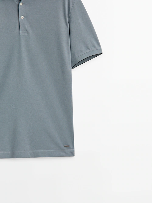Poloshirt aus Baumwollpikee mit farblich abgesetzten Ärmeln · Stahl,  Gebrochen Weiss, Pastellgrün · T-shirts Und Poloshirts | Massimo Dutti
