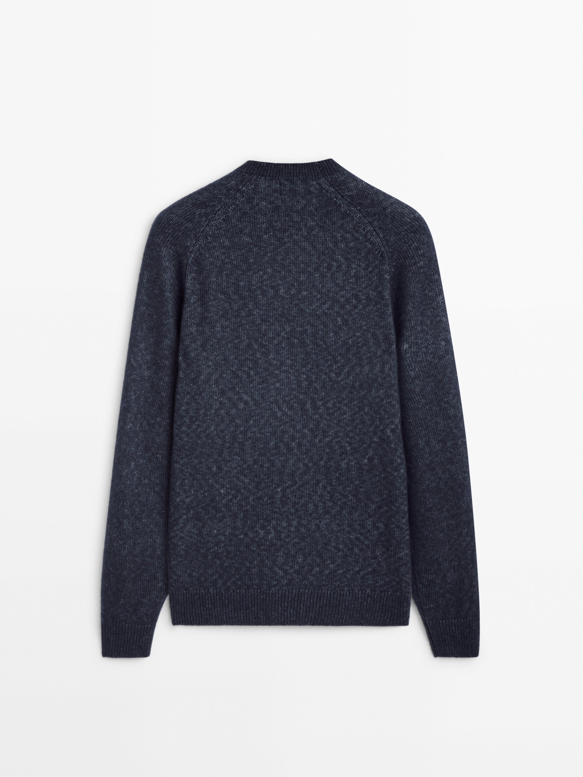 Combined thread knit sweater with a crew neck