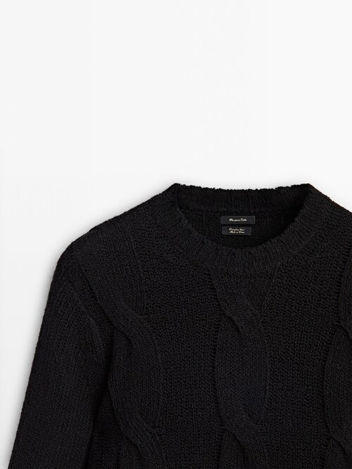Aufgerauter Strickpullover mit Zopfmuster aus Wollgemisch · Schwarz ·  Pullover Und Cardigans | Massimo Dutti