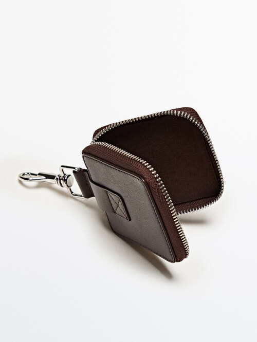 veerboot Authenticatie Decoratief Square leather wallet with zip - Massimo Dutti Worldwide