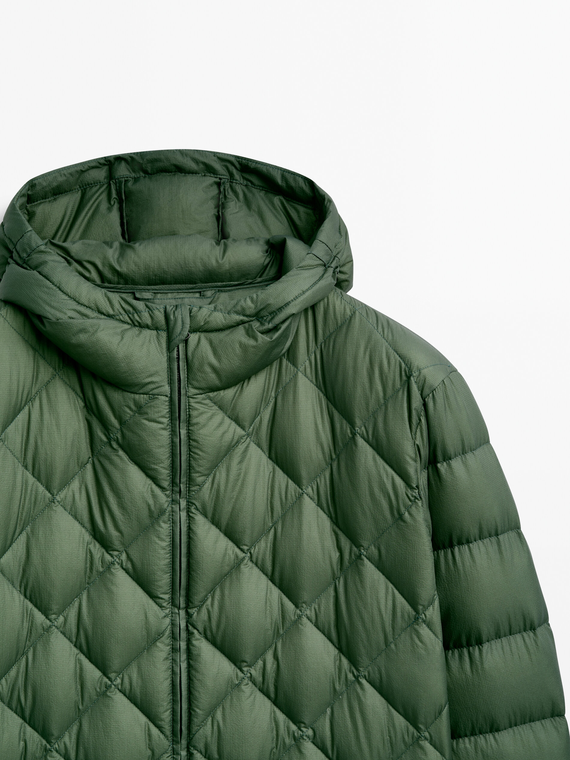 Extra lightweight ripstop jacket with down and feathers padding