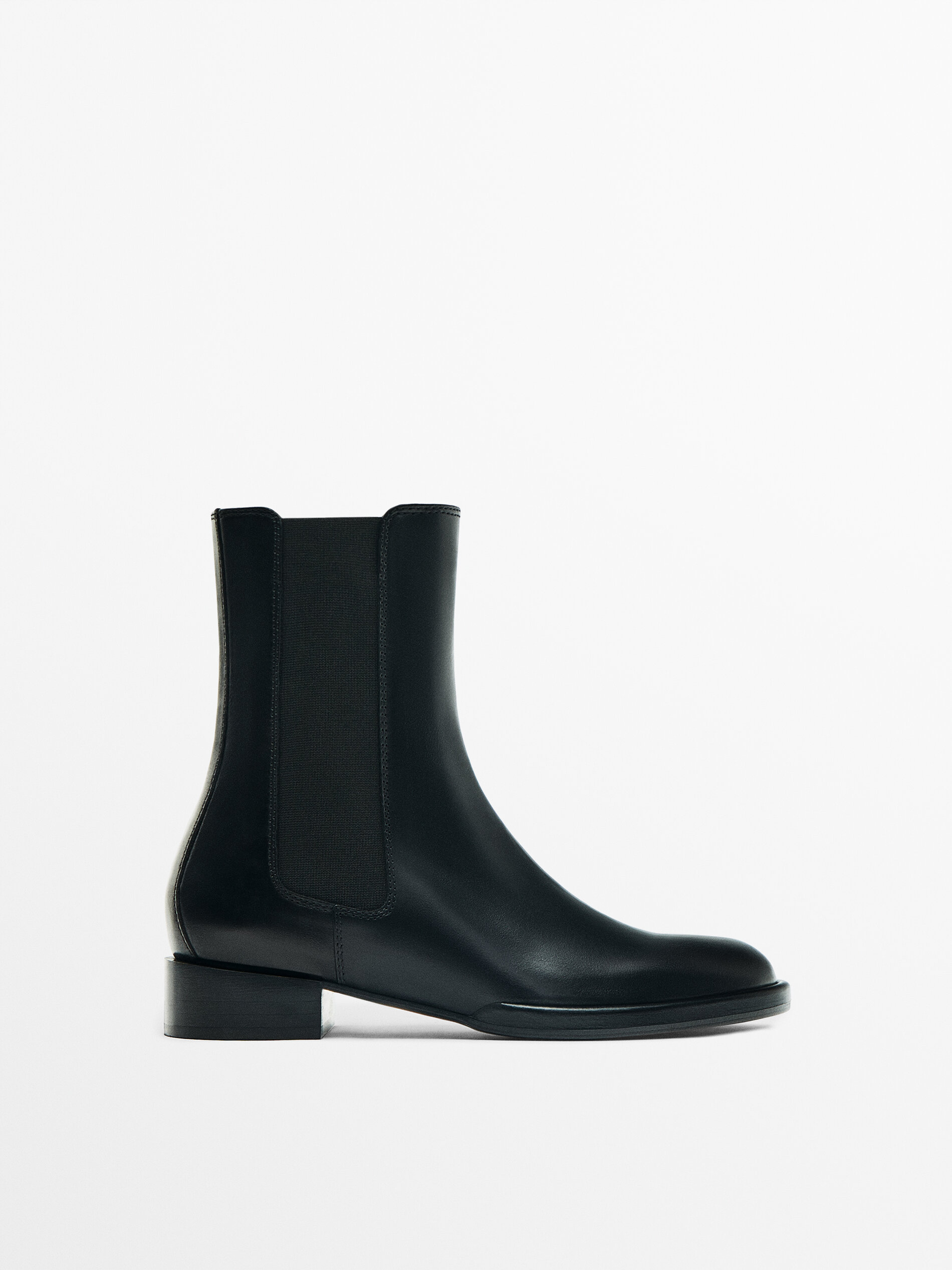 Flat chelsea ankle discount boots