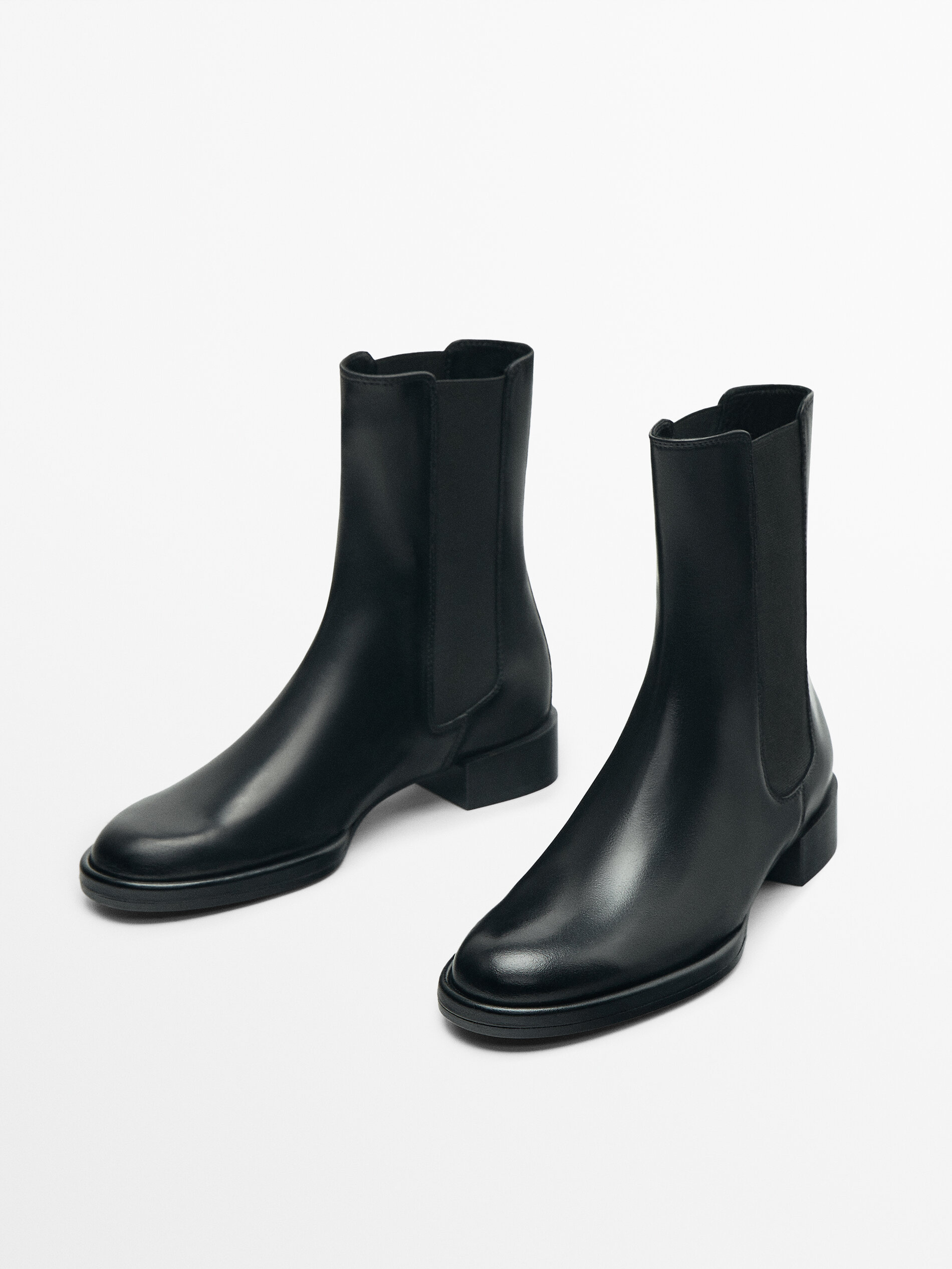 Flat leather hot sale chelsea boots