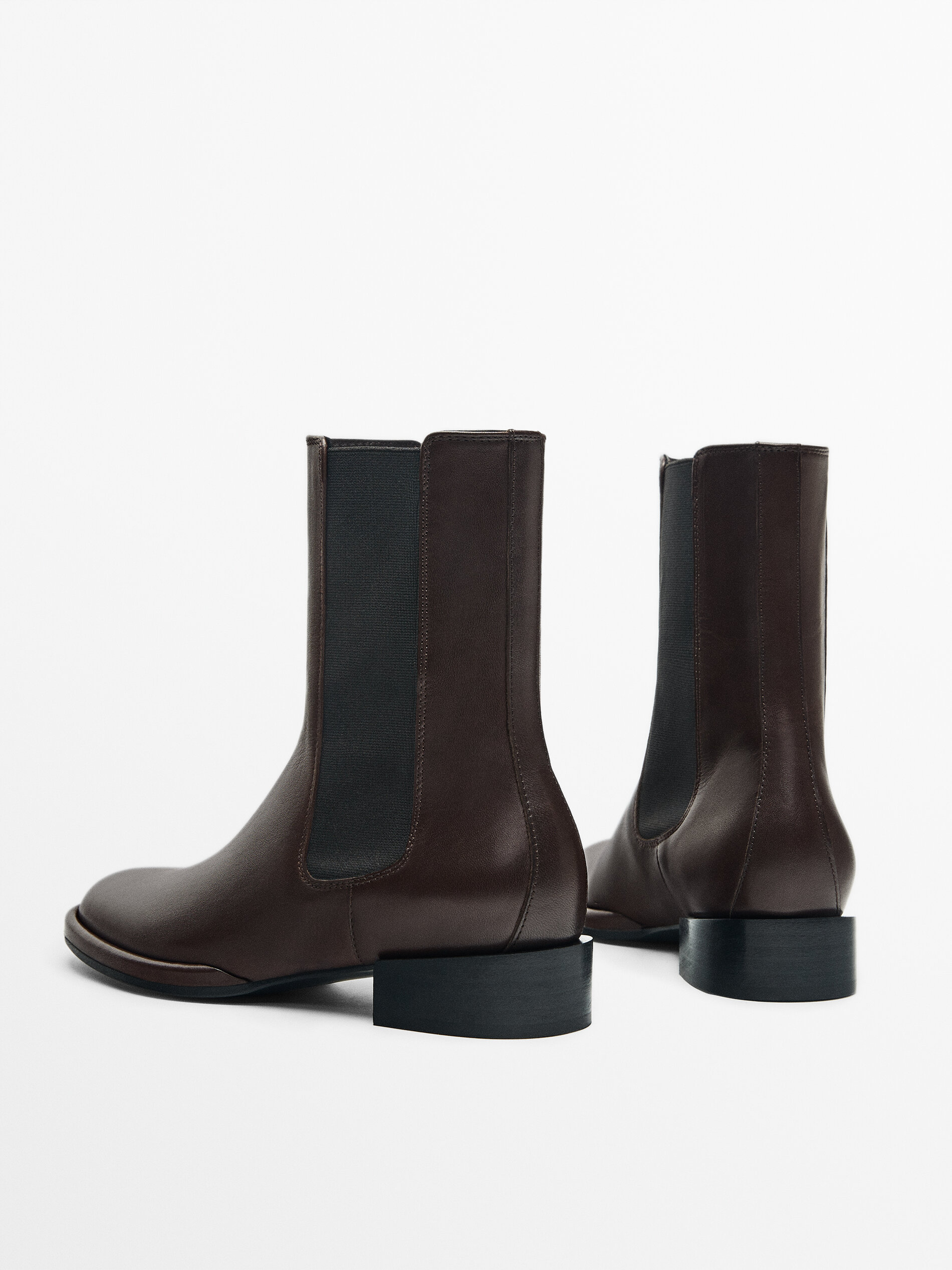 Flat bottom chelsea boots hot sale