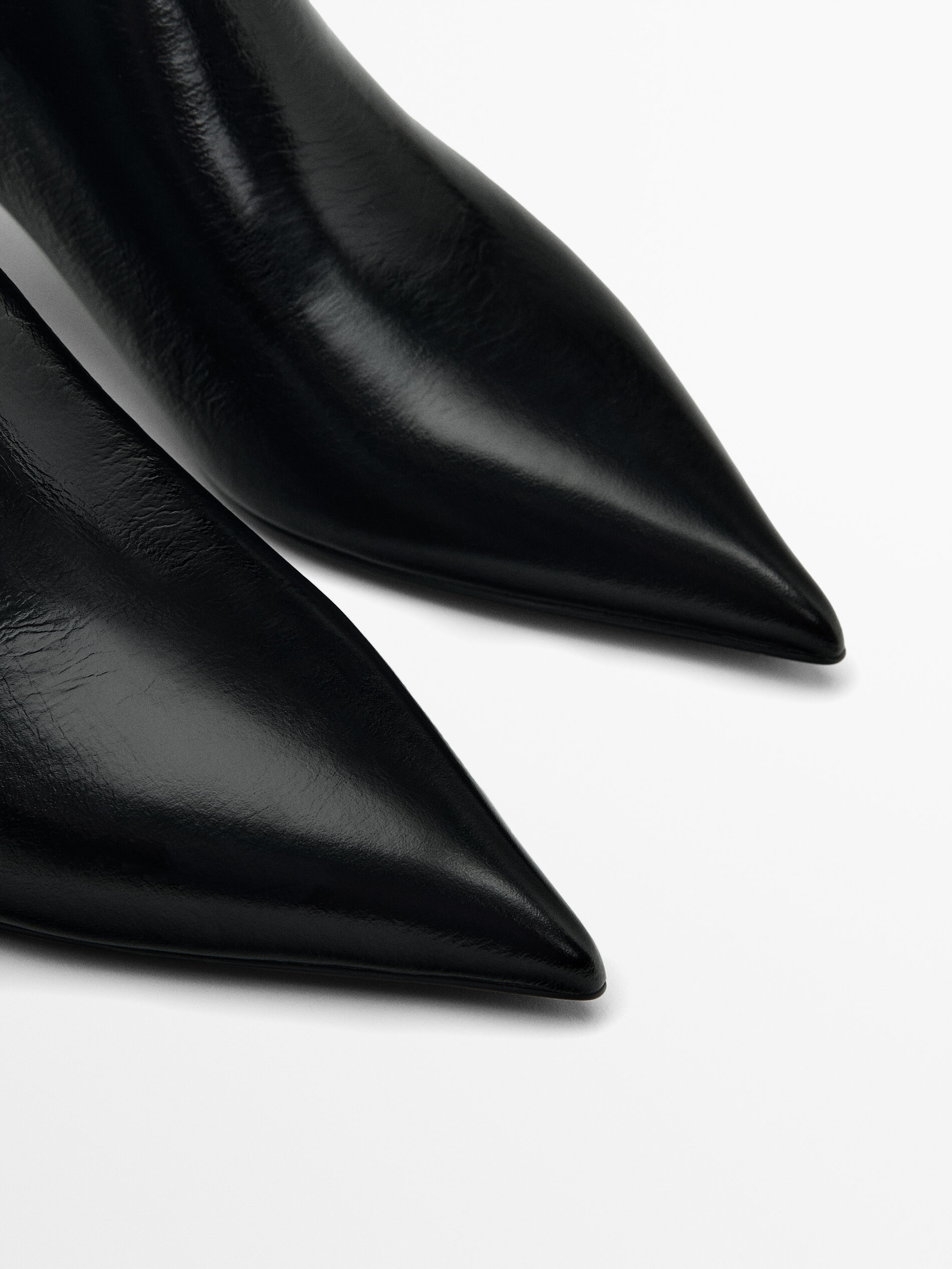 Low heel hotsell pointed boots