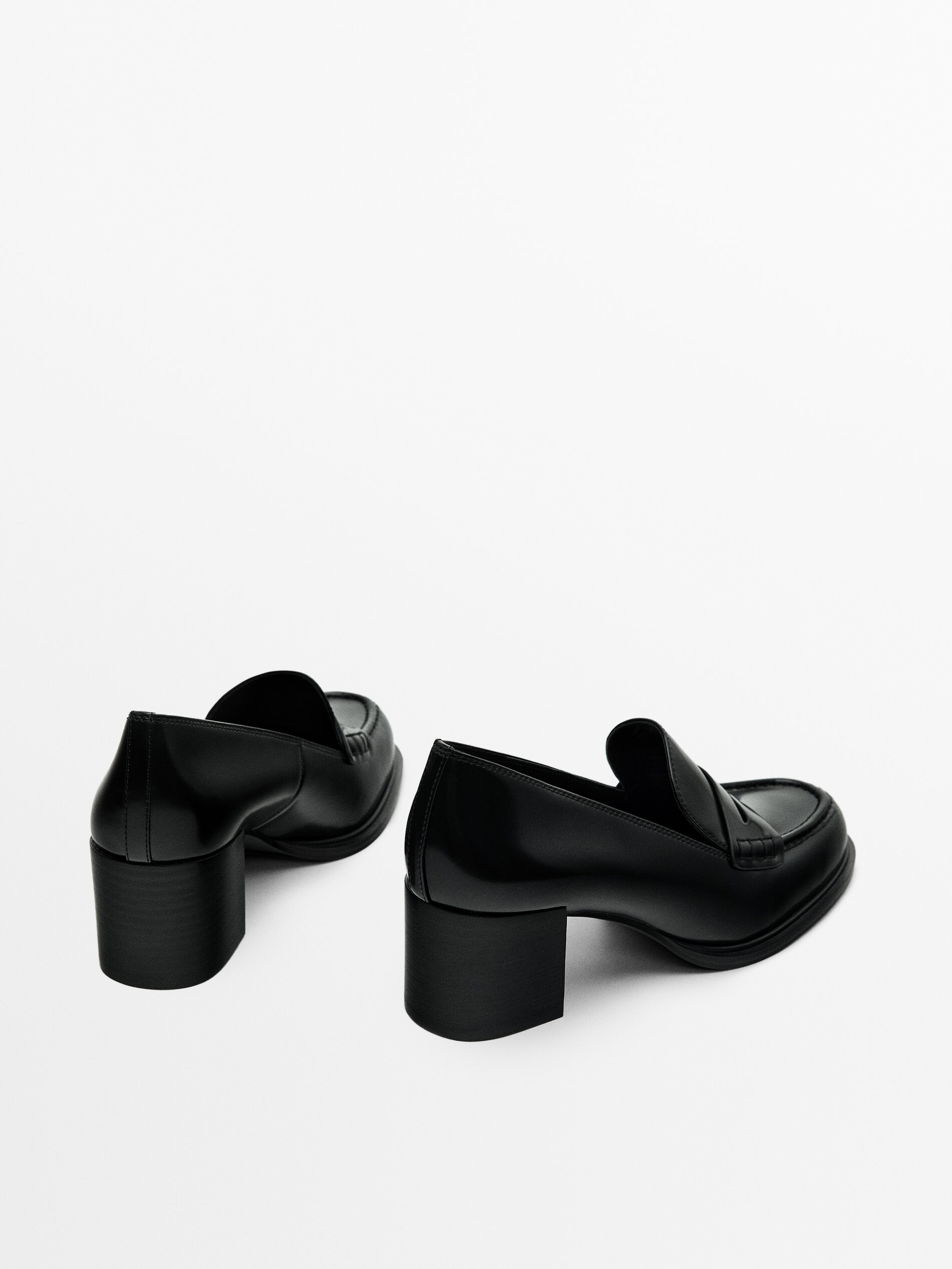 Heeled moccasins top