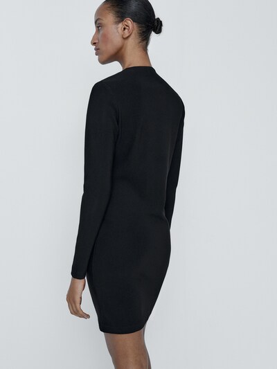 haakje sleuf onderwijzen Korte zwarte mini jurk met laag uitgesneden hals - Massimo Dutti Nederland