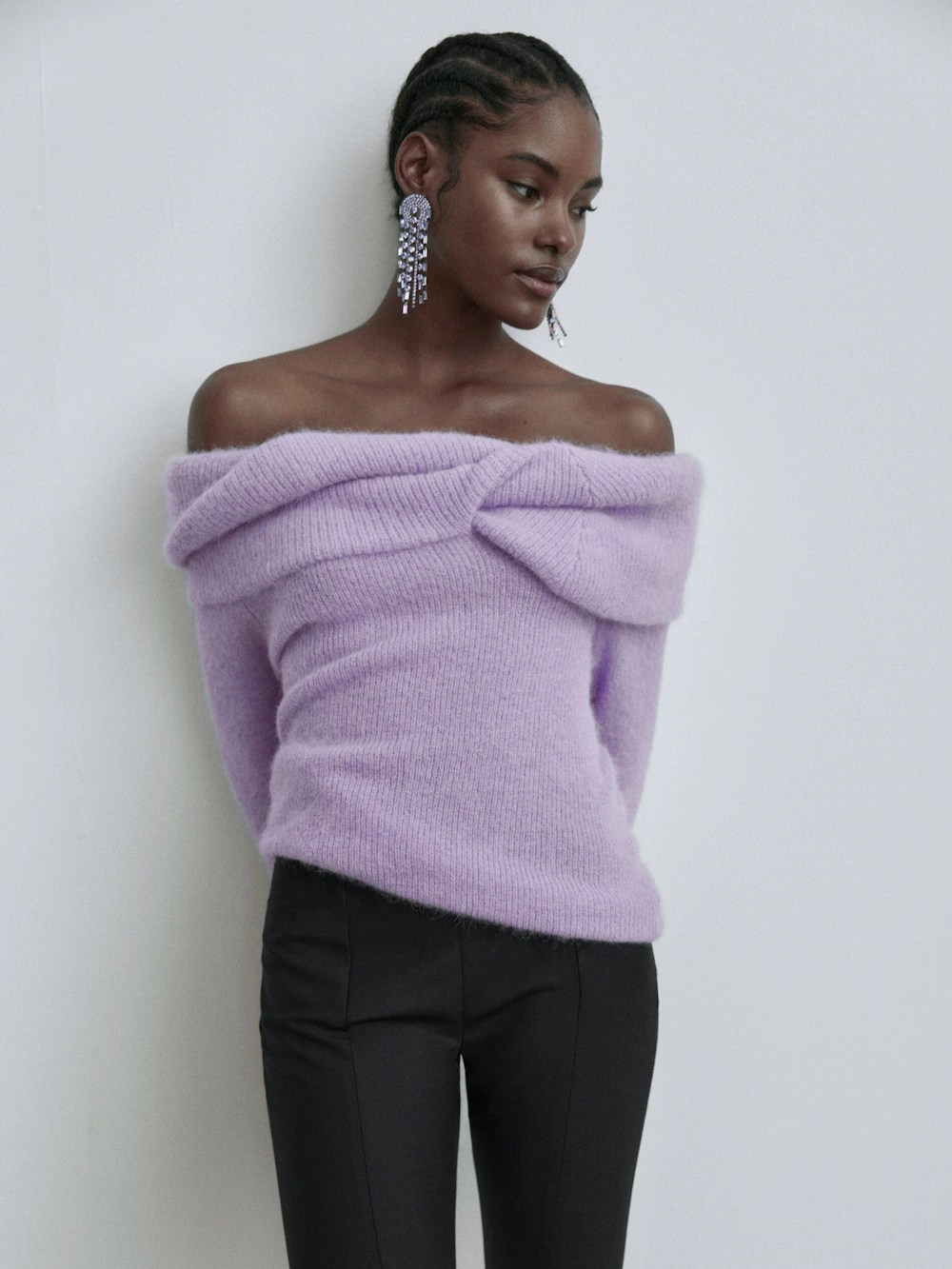 Massimo Dutti lilac sweater with double collar off shoulder detail.Close fitting with a flattering length to stylise the figure and an elegant double collar that shows off the shoulders, a key trend for spring/summer 2023. 

