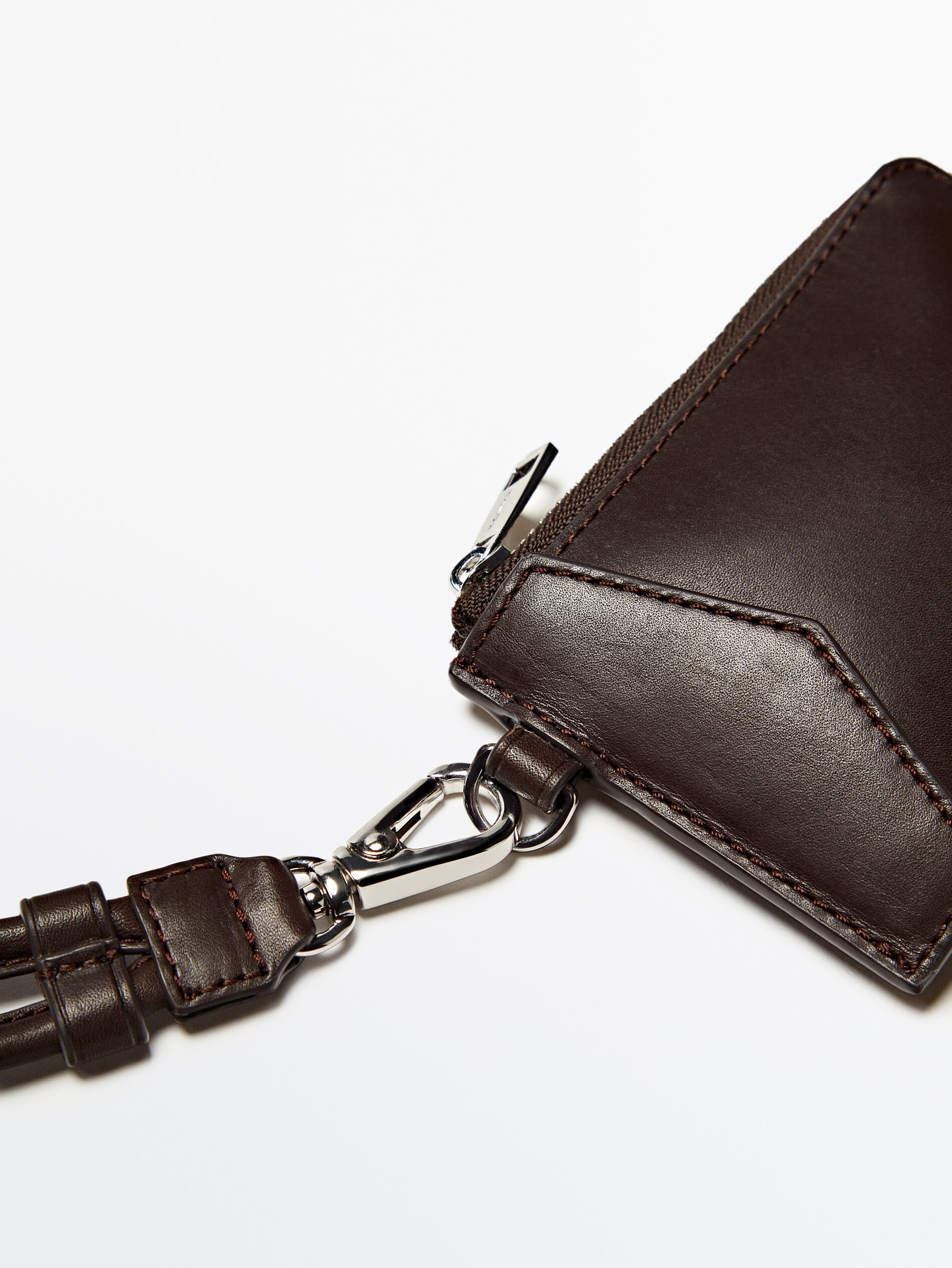 Cartera de piel con Massimo Dutti España