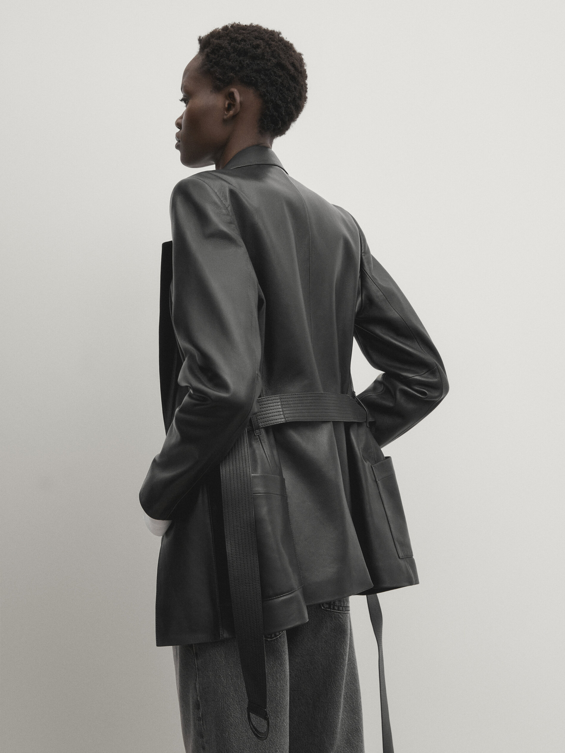 Blazer en cuir nappa avec ceinture Noir Jupes Massimo Dutti