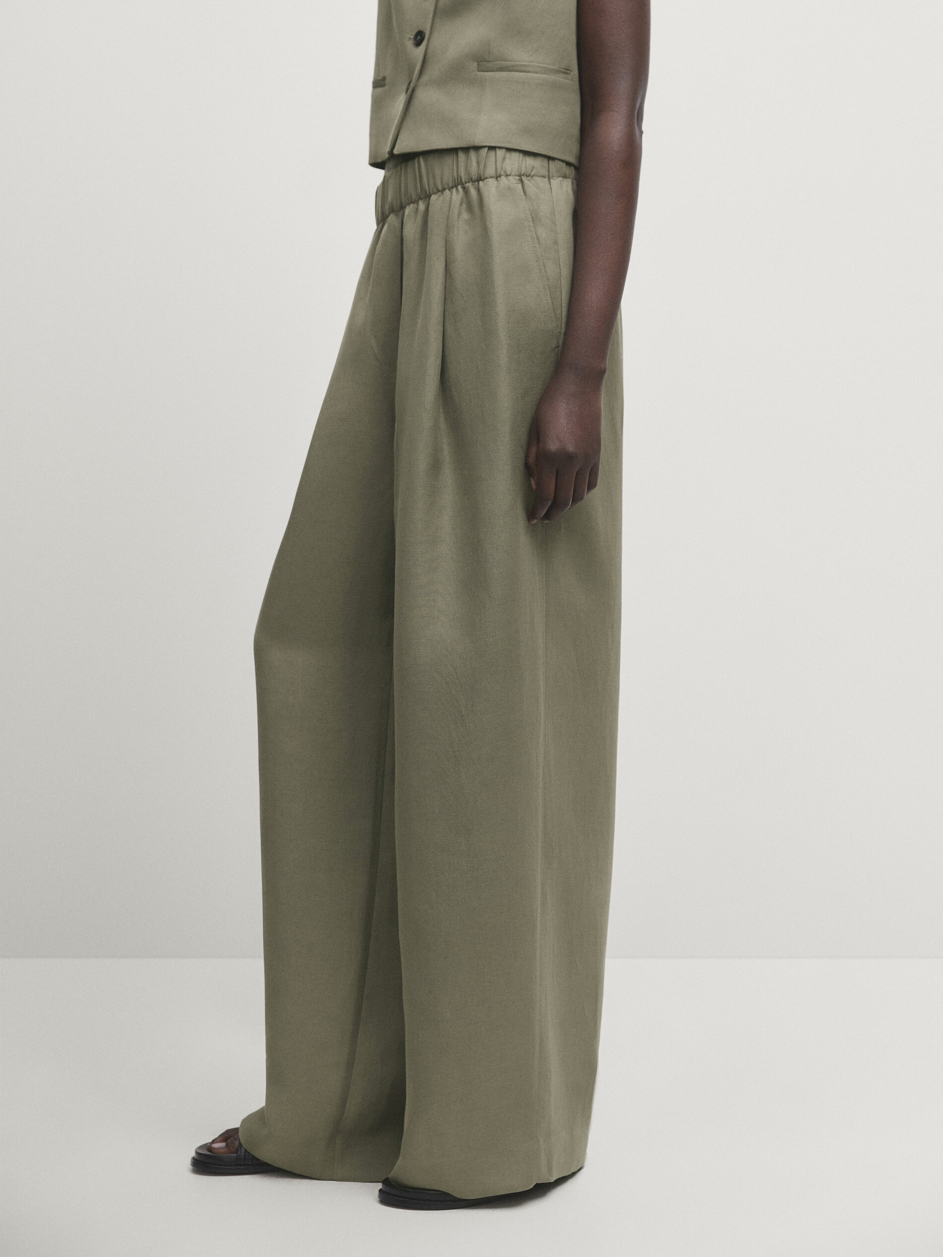 Wide leg co ord trousers with elasticated waistband Pale Khaki