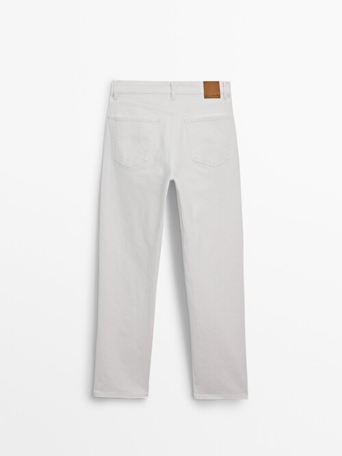 Bequeme Jeans mit geradem Schnitt und halbhohem Bund · Gebrochen Weiss ·  Röcke | Massimo Dutti