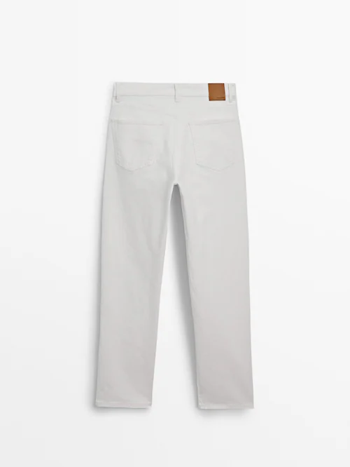 Bequeme Jeans mit geradem Schnitt und halbhohem Bund · Gebrochen Weiss ·  Röcke | Massimo Dutti
