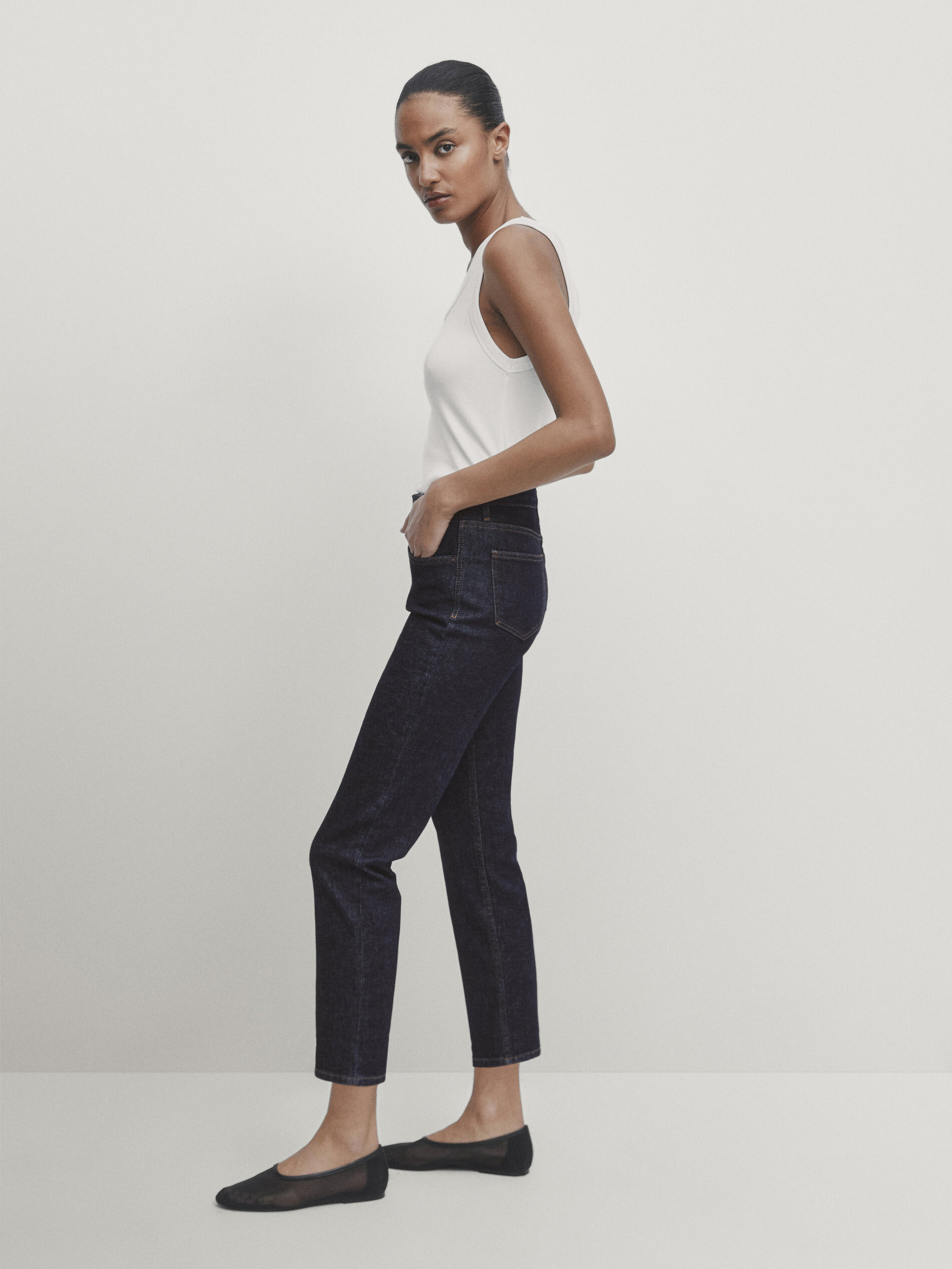 Cropped comfort slim fit mid rise jeans