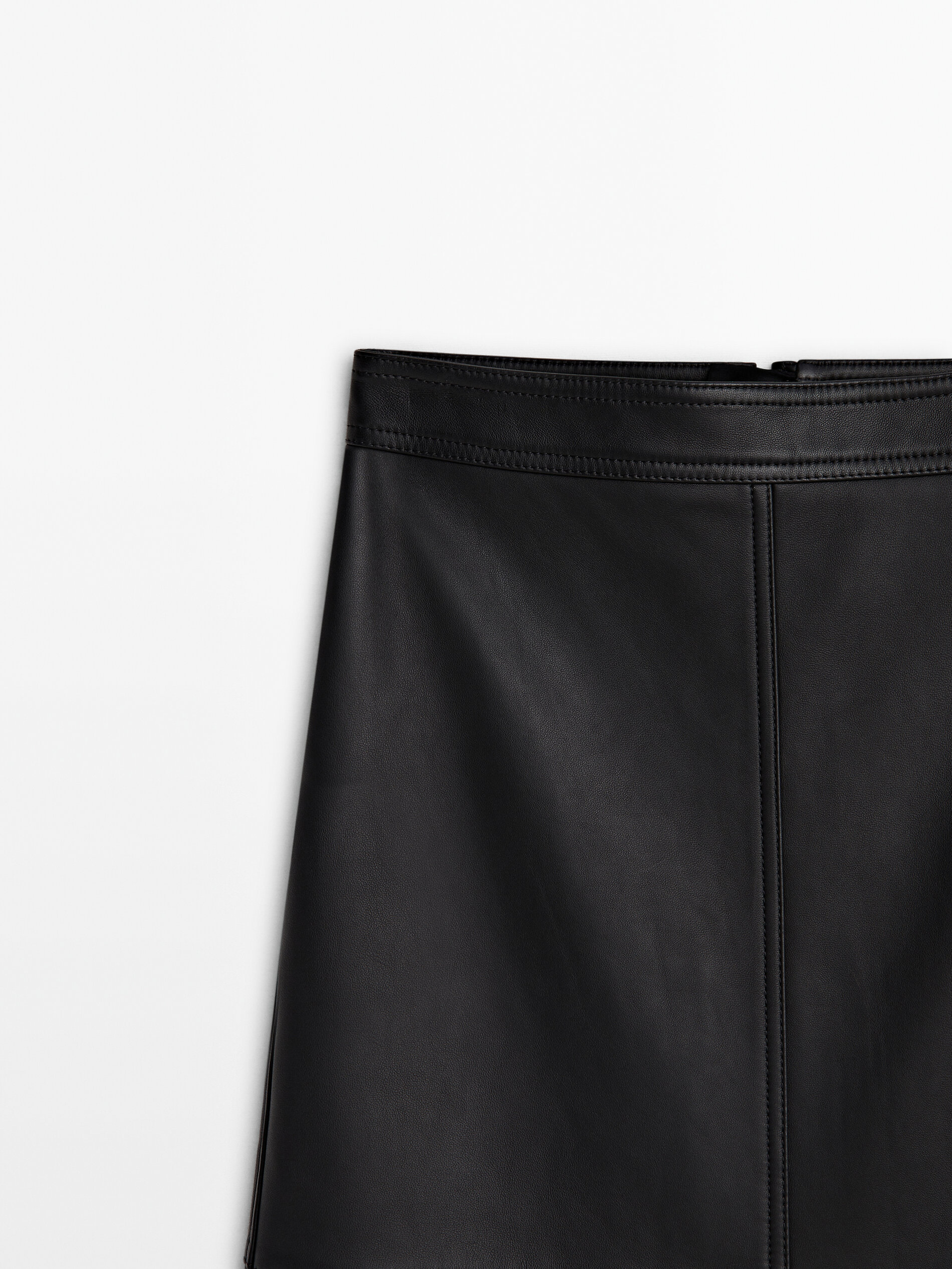 Zwarte halflange rok van nappaleer met split
