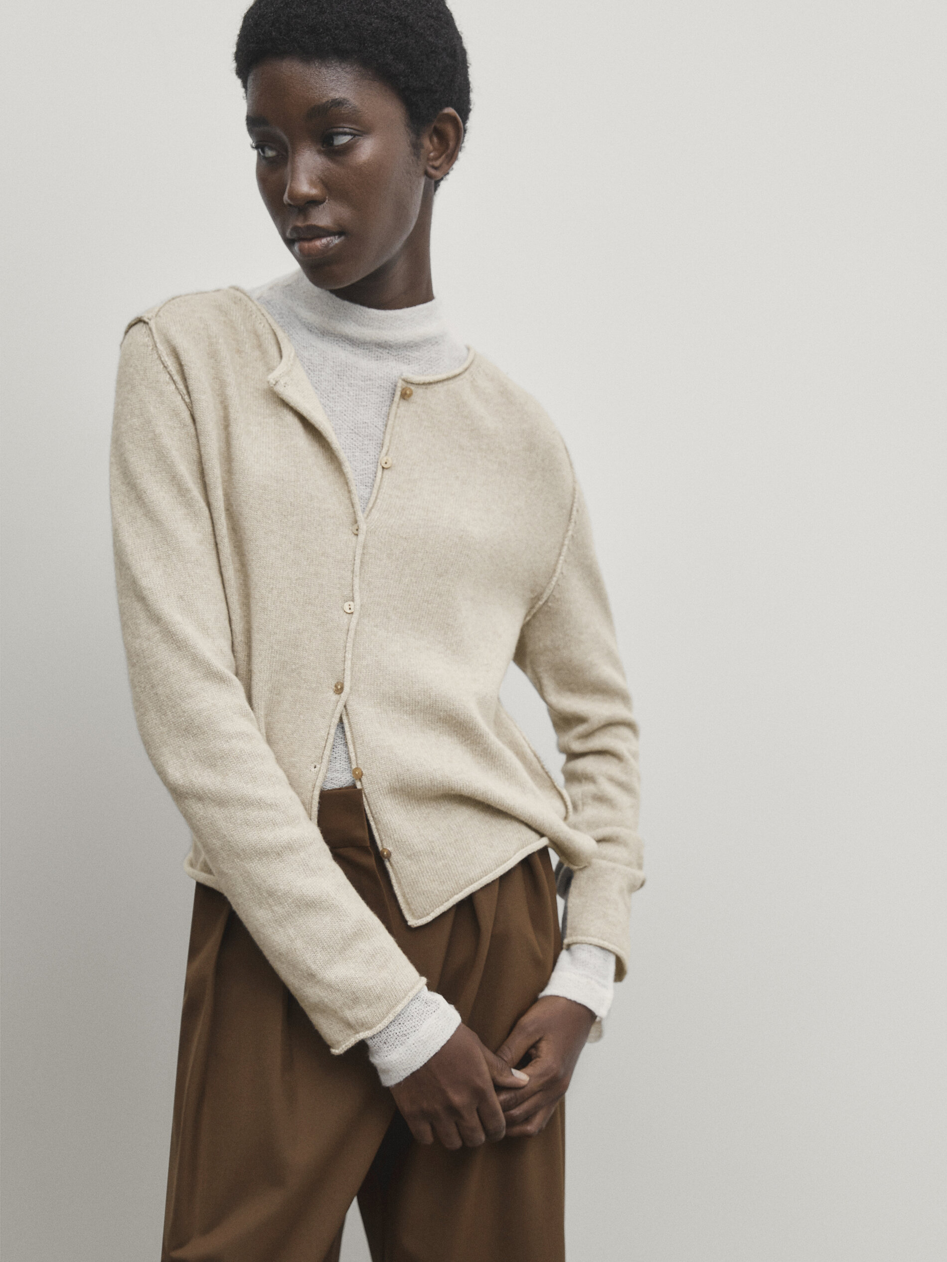 Beige top knit cardigan
