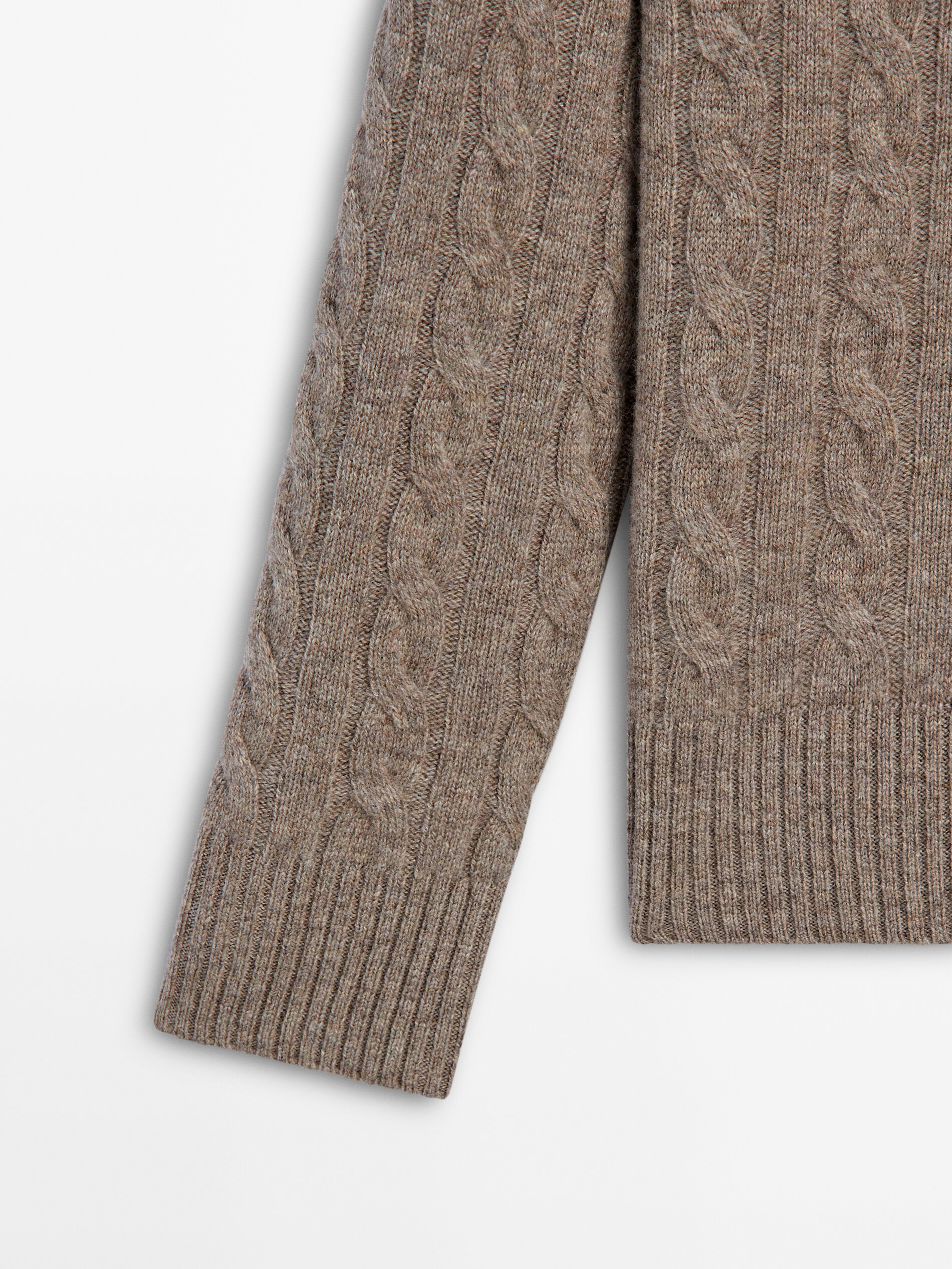 Crew neck cable knit sweater Medium Ecru Cream Sweaters And