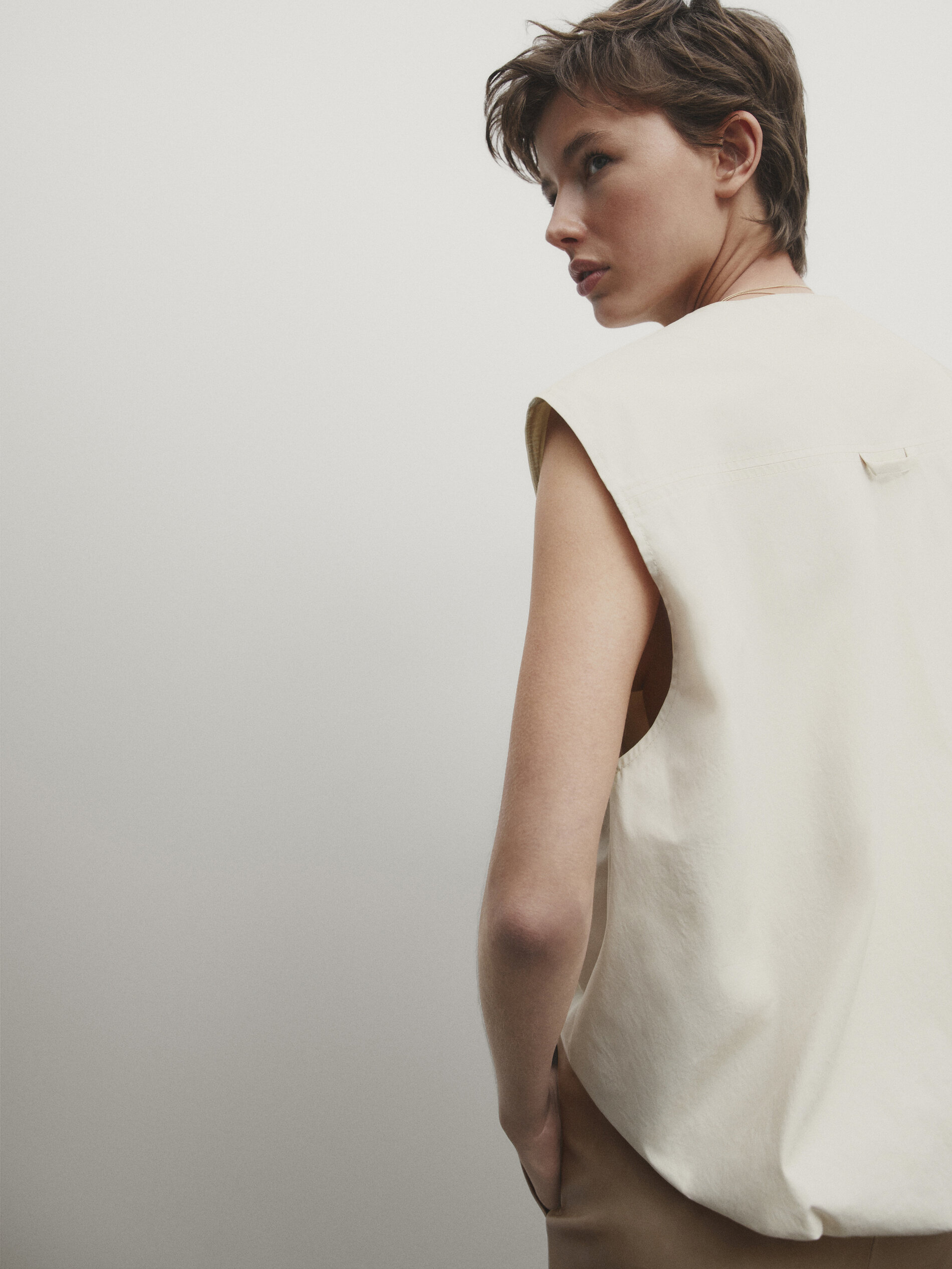 White utility clearance vest