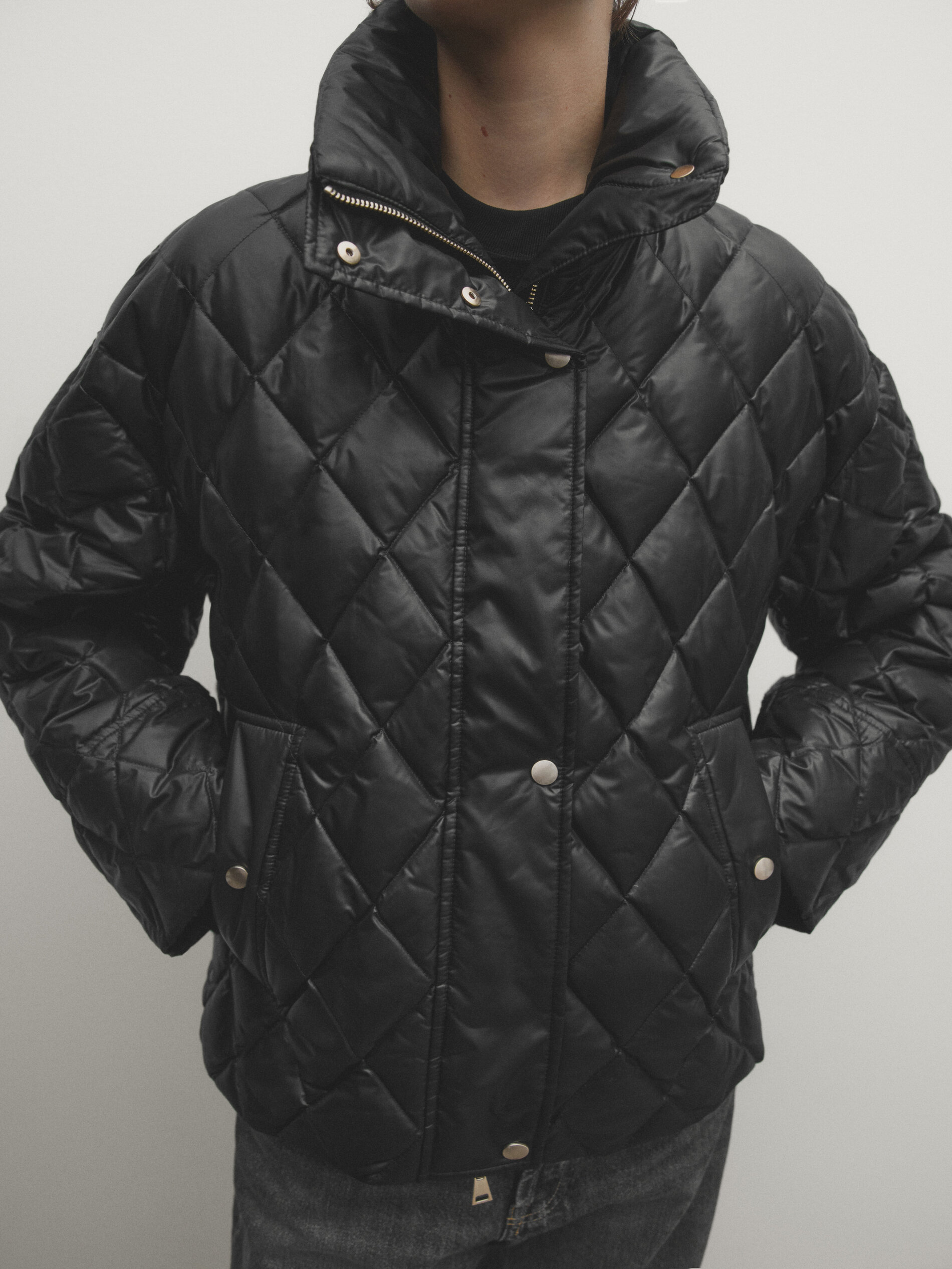 Diamond pattern high neck jacket with down and feather padding
