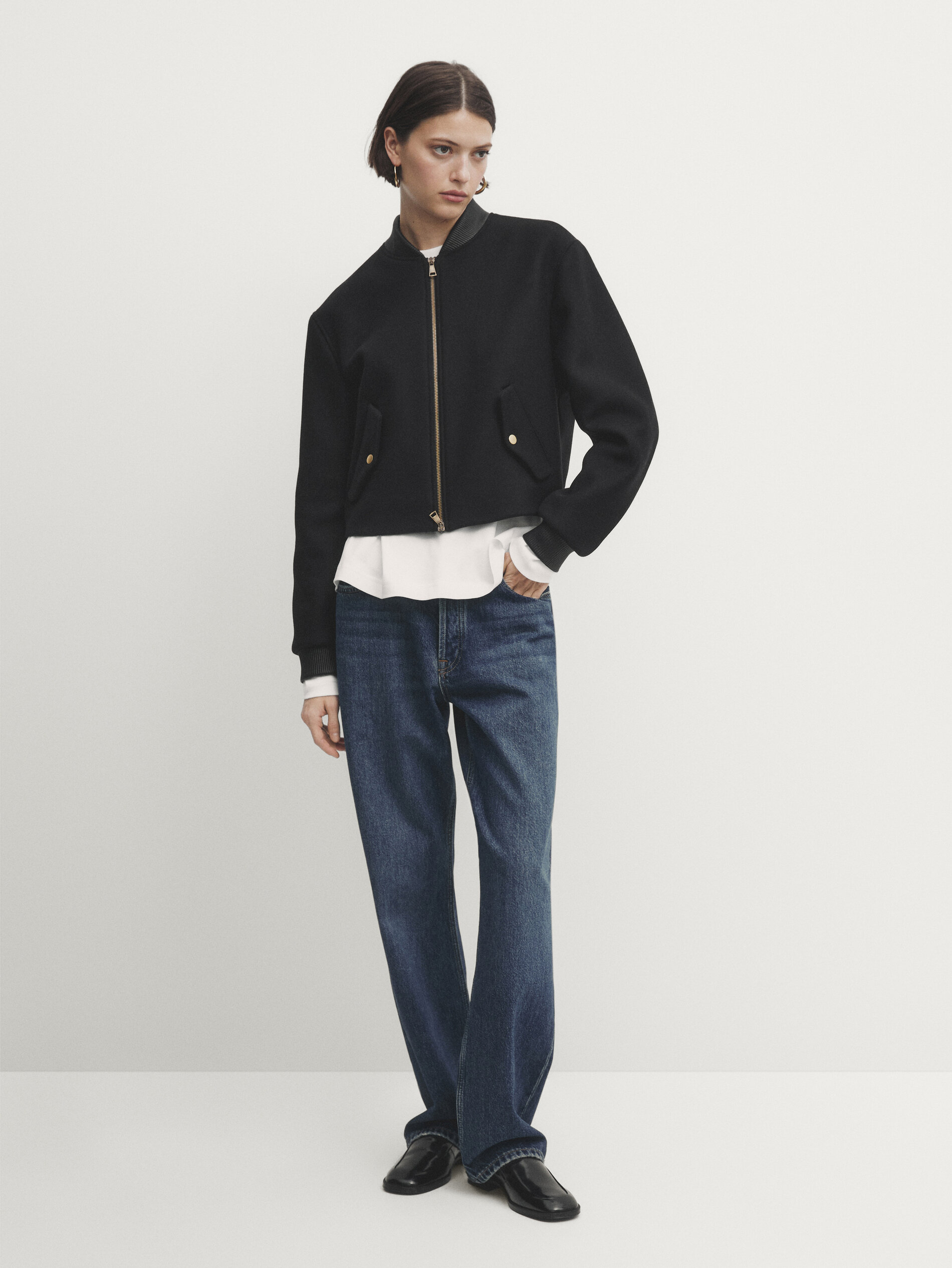 Bomber jacket with a contrast collar