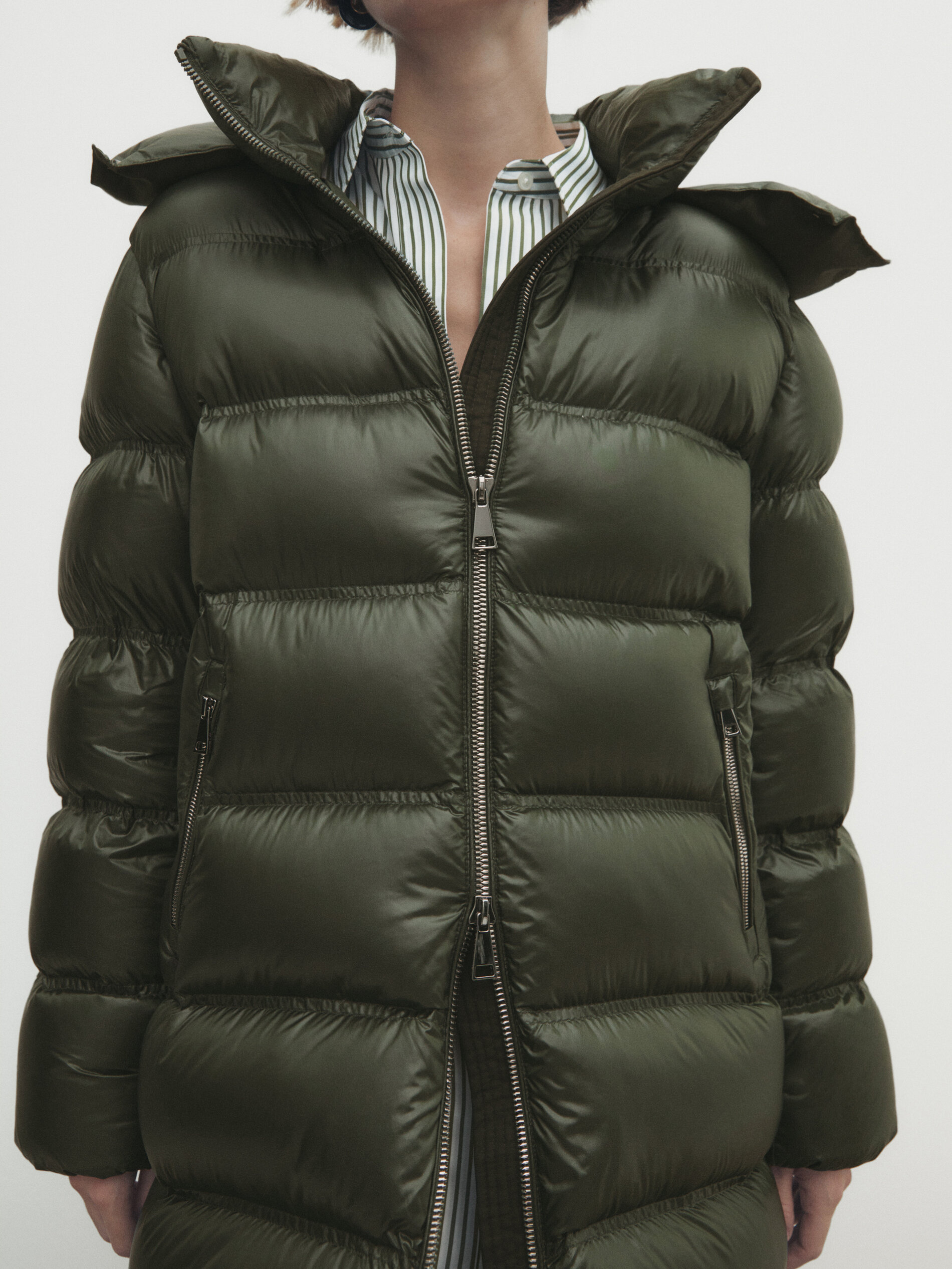 Long jacket with down and feathers filling and contrast hood