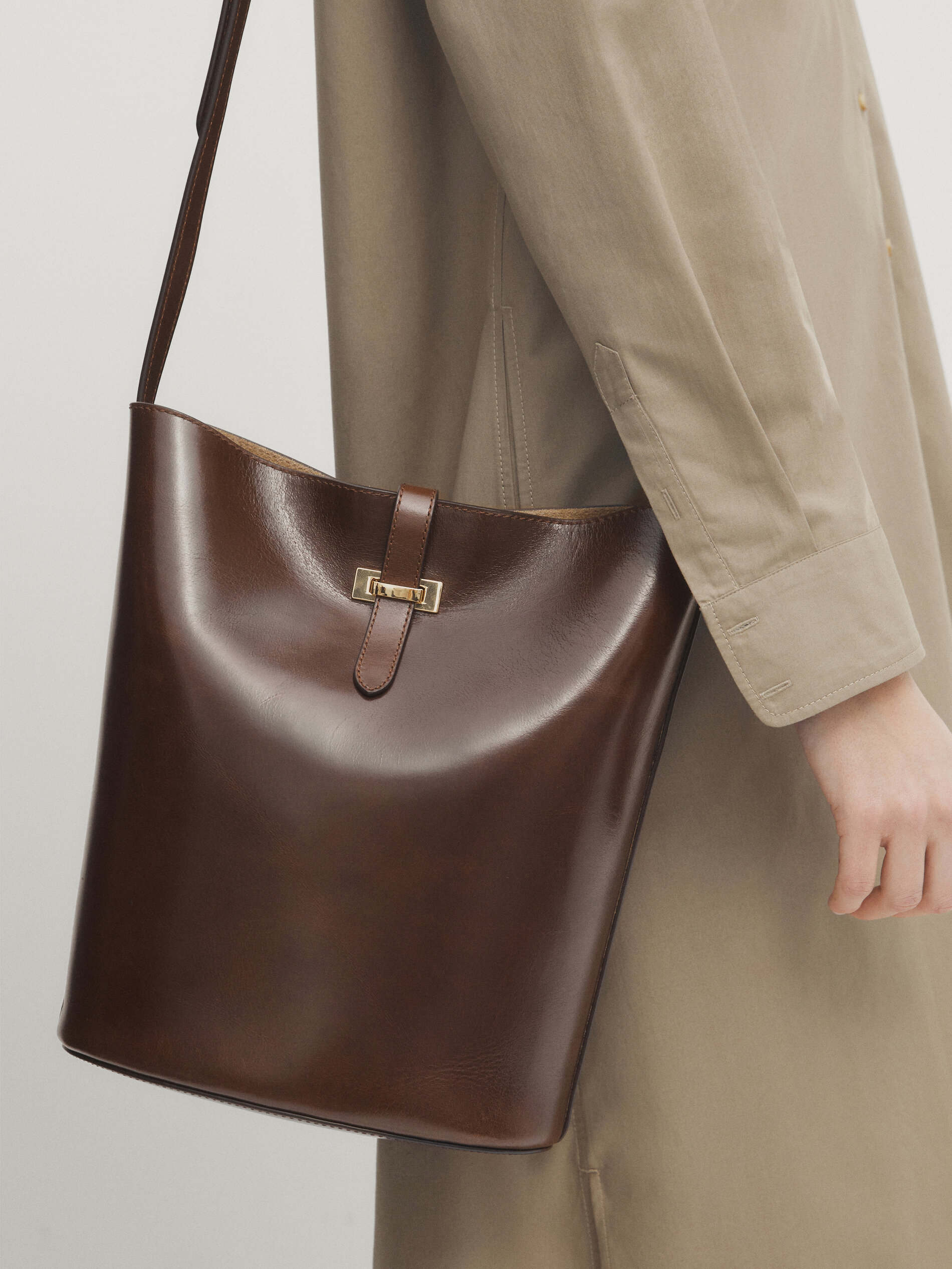 Massimo dutti store leather bucket bag