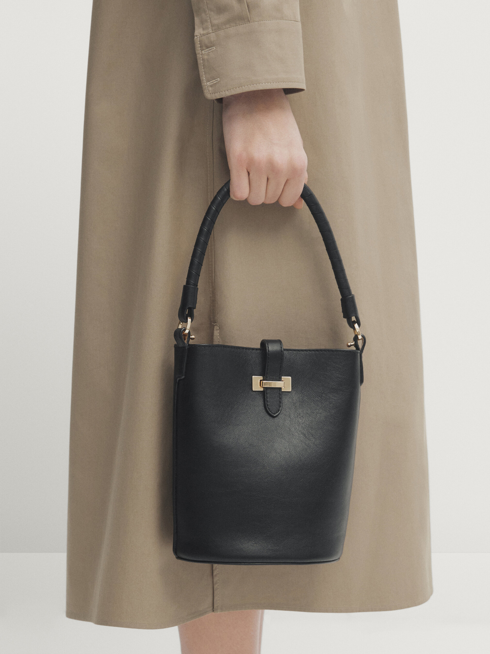Accessorize bucket bag cheap