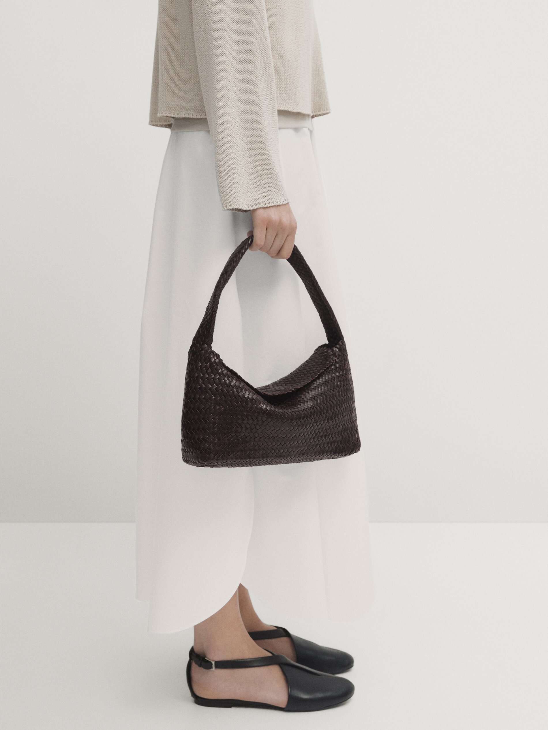 Bolso piel napa trenzado Marr n Beige Accesorios Massimo Dutti