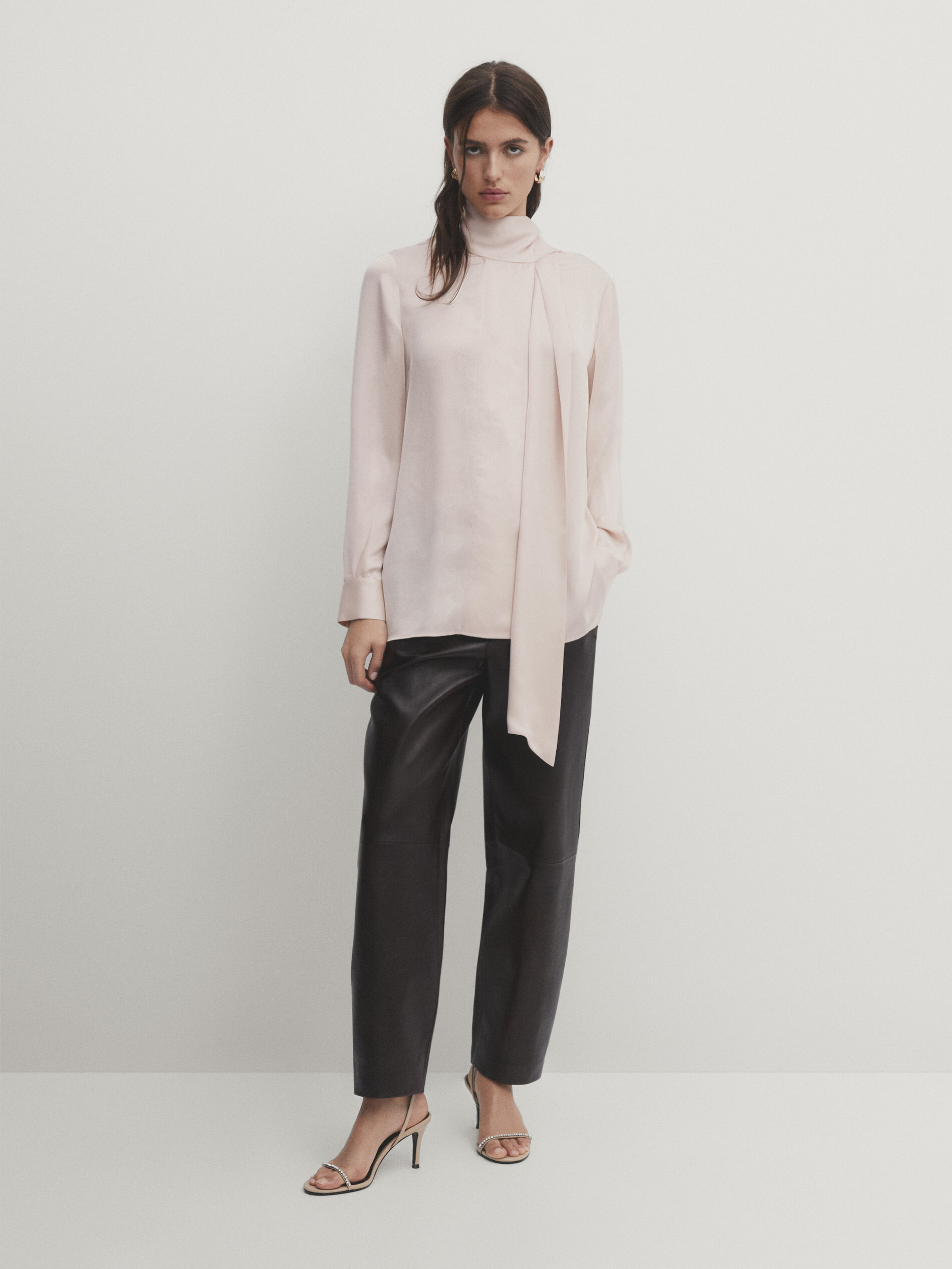 Maglia con fiocco al sales collo