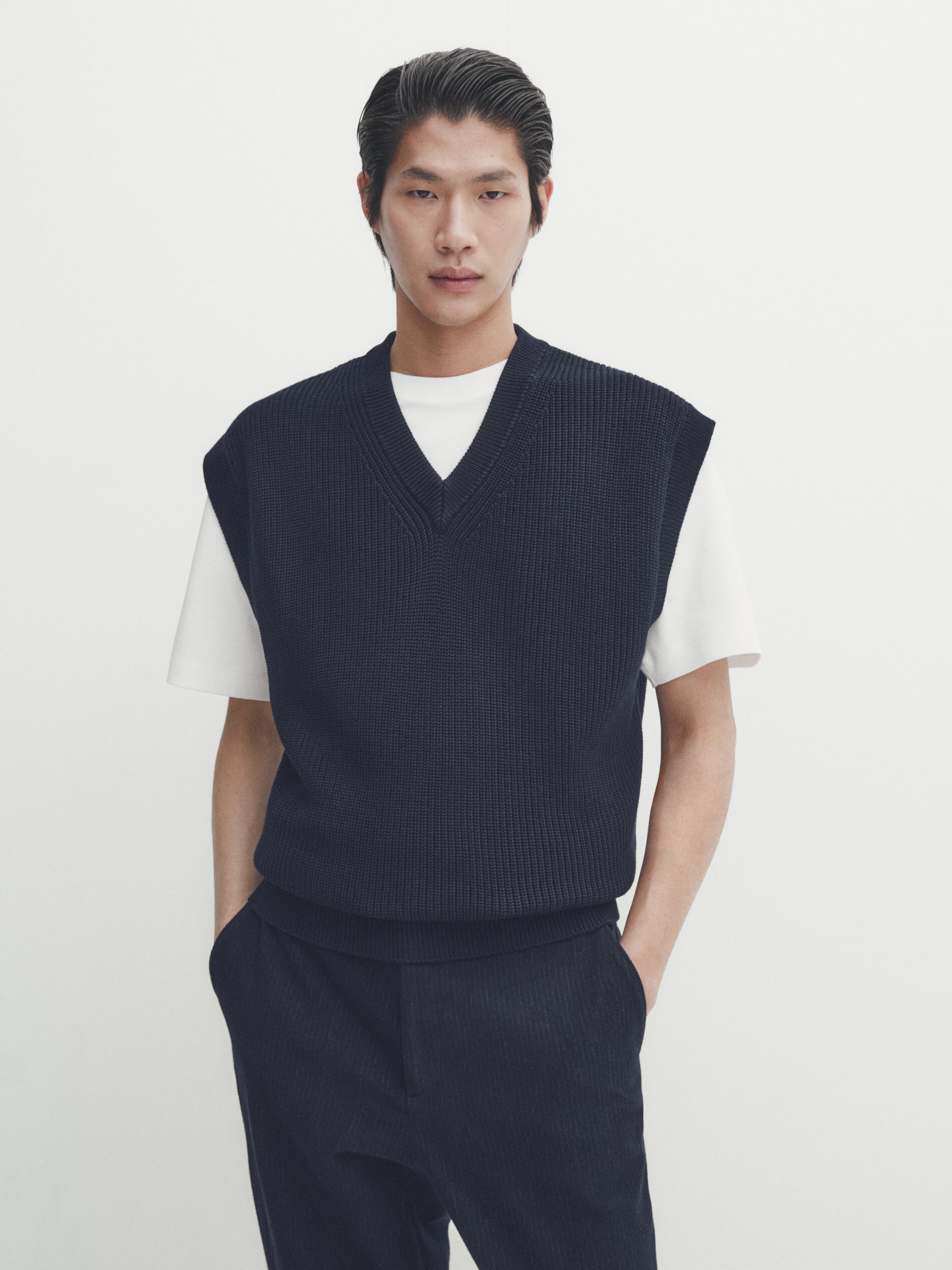 V-neck knit vest · Navy Blue · Sweaters And Cardigans | Massimo Dutti