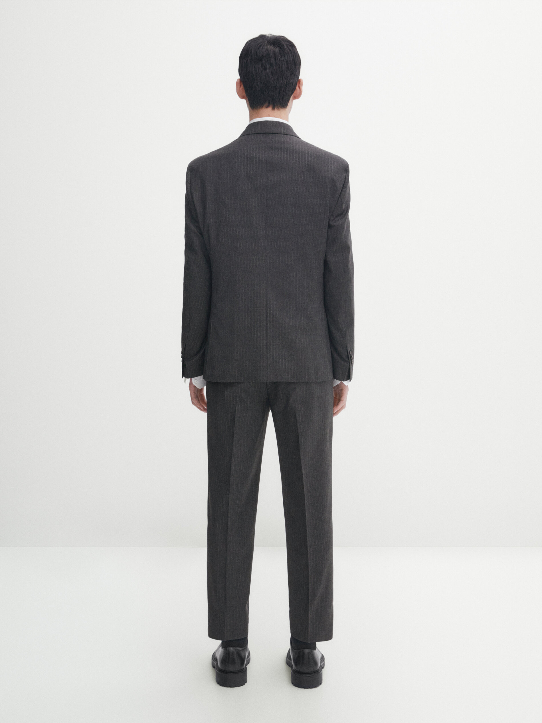 Costume grise 2025